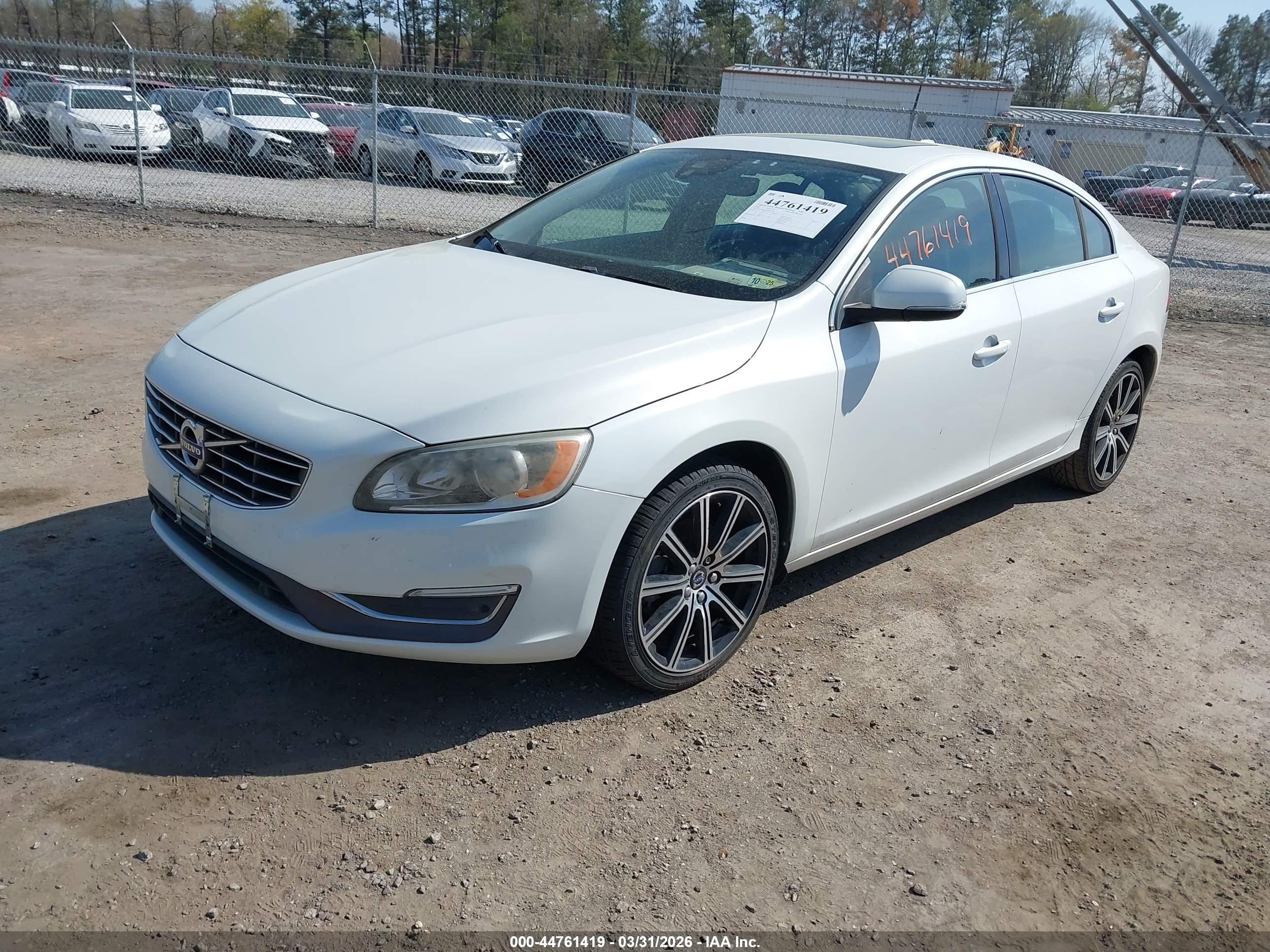 VOLVO S60 image 2