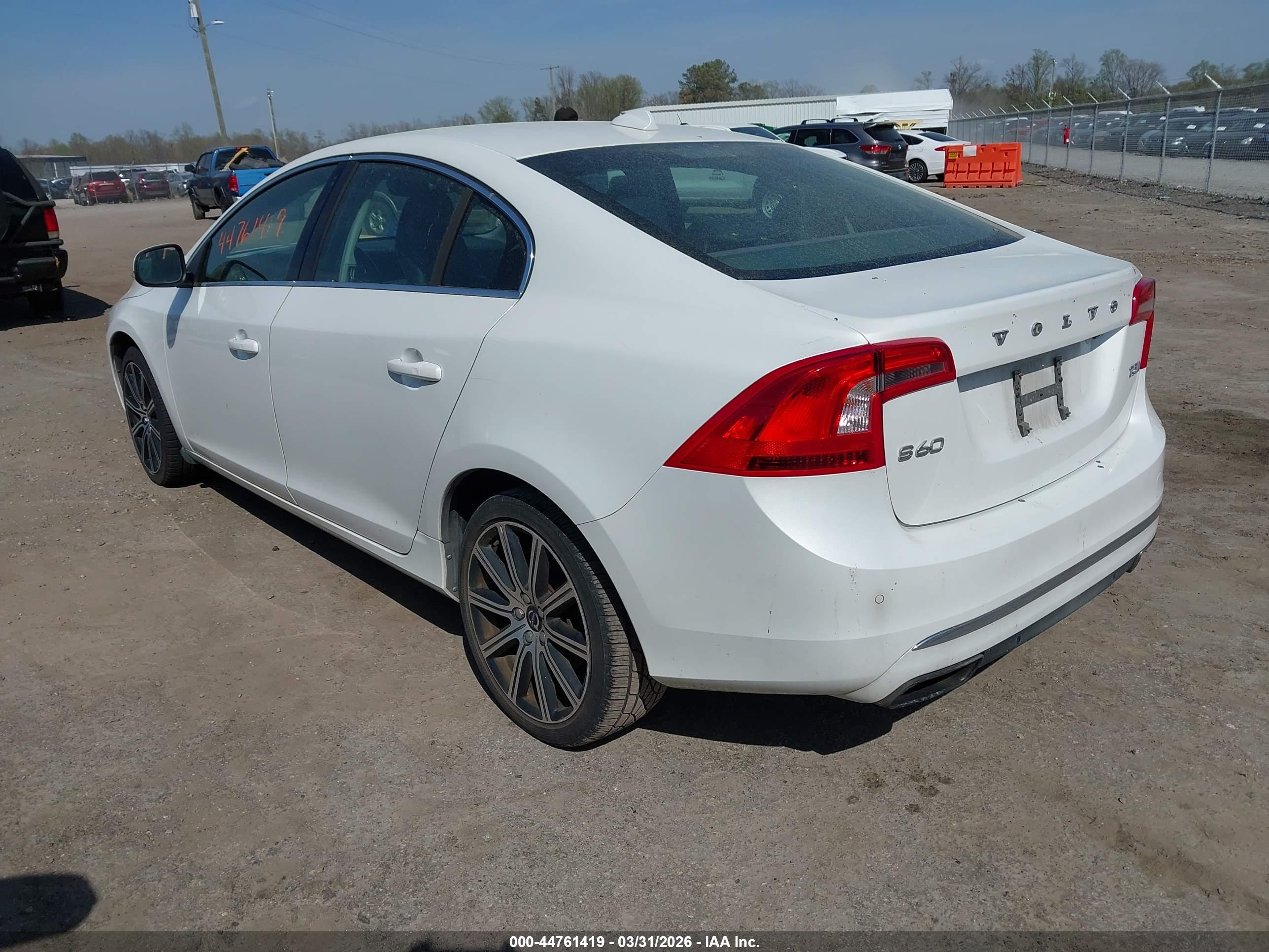 VOLVO S60 image 3
