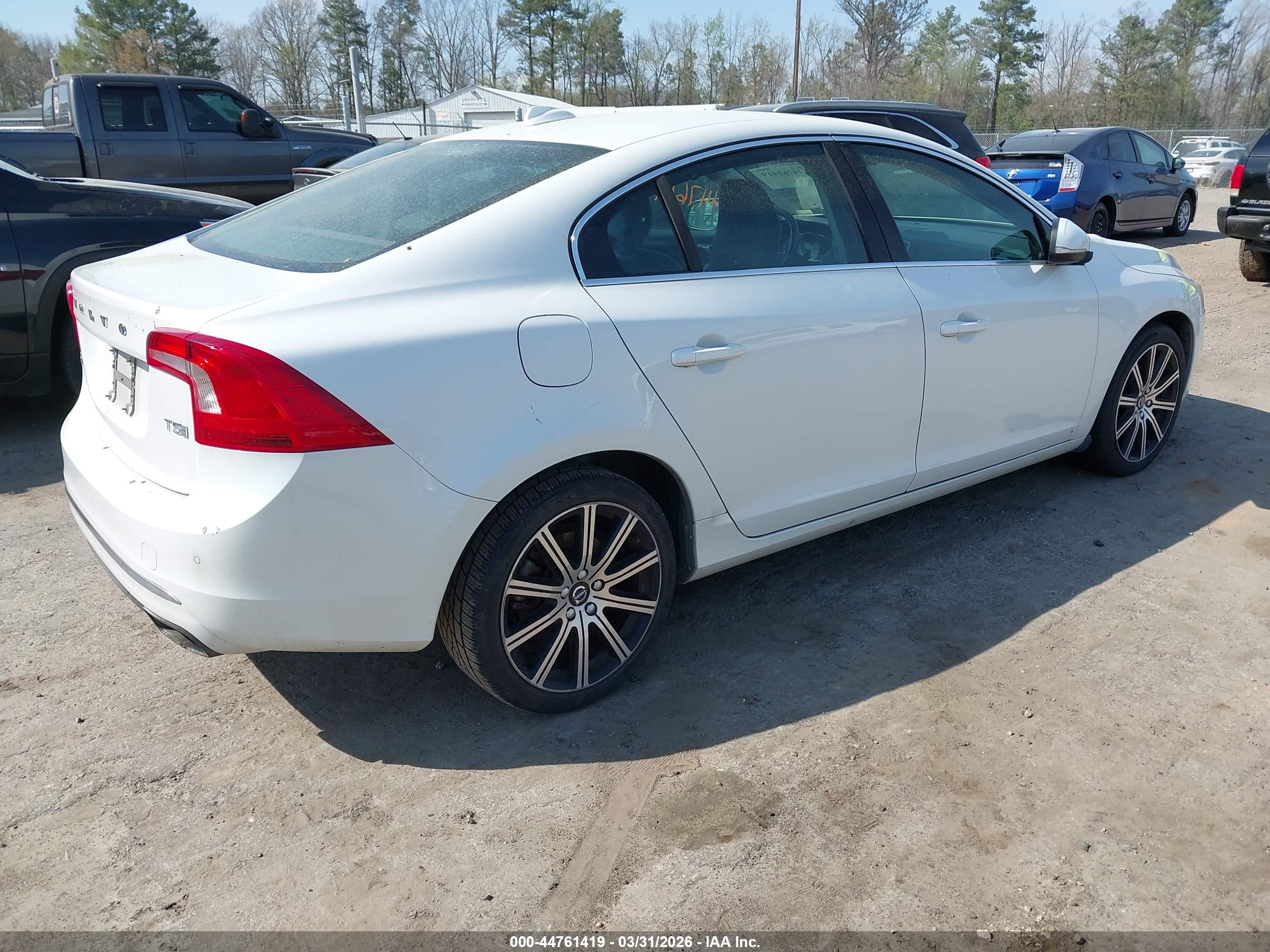 VOLVO S60 image 4