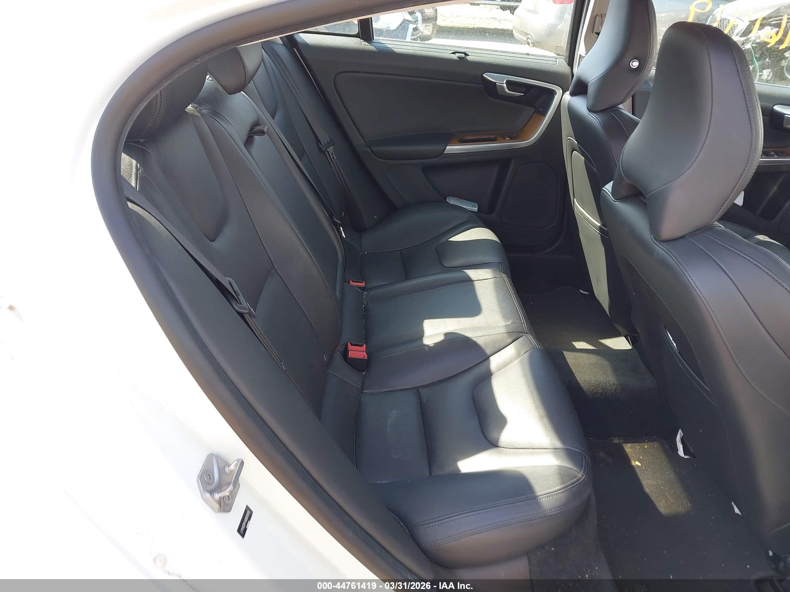 VOLVO S60 image 8