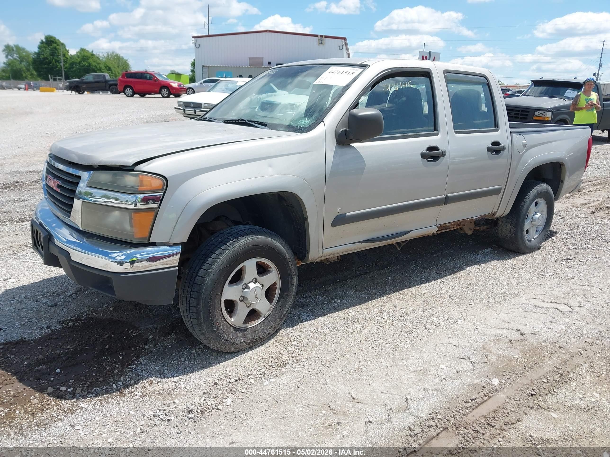 GMC CANYON image 2