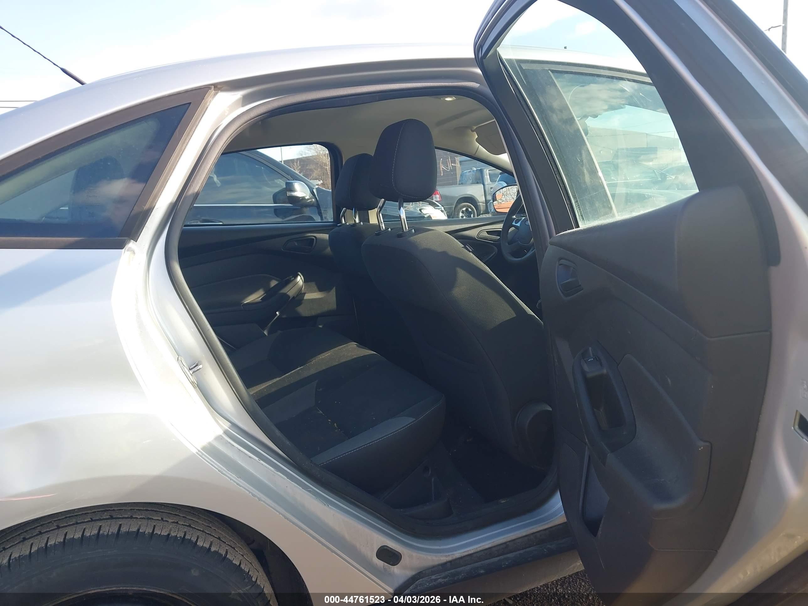 FORD FOCUS image 8