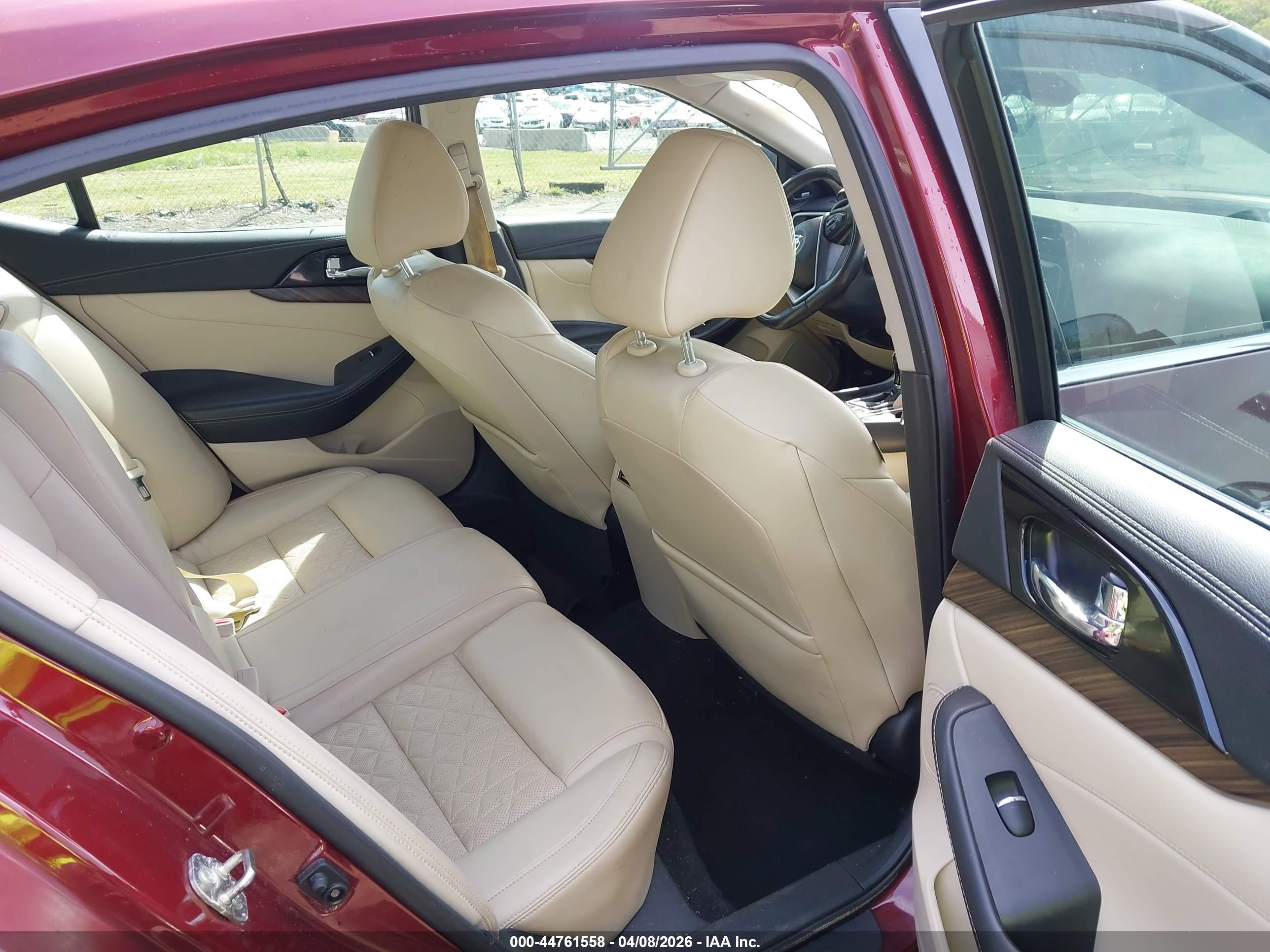 NISSAN MAXIMA image 8