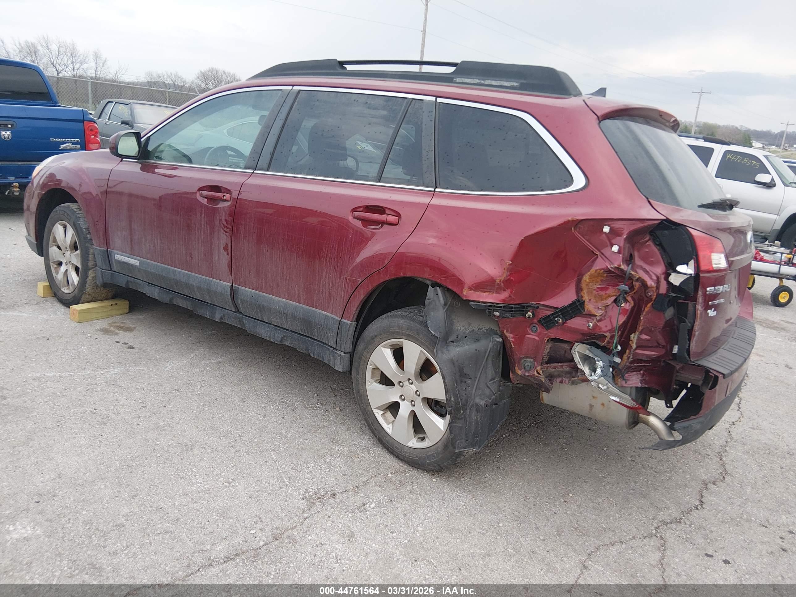 SUBARU OUTBACK image 3