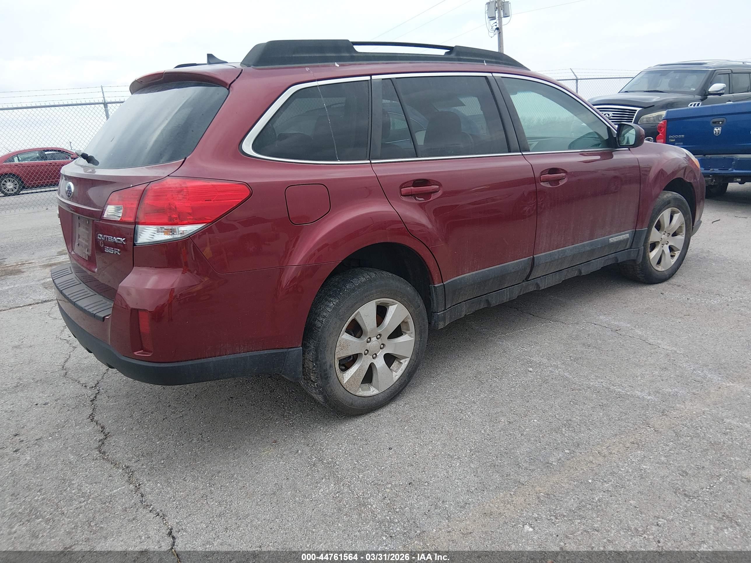 SUBARU OUTBACK image 4