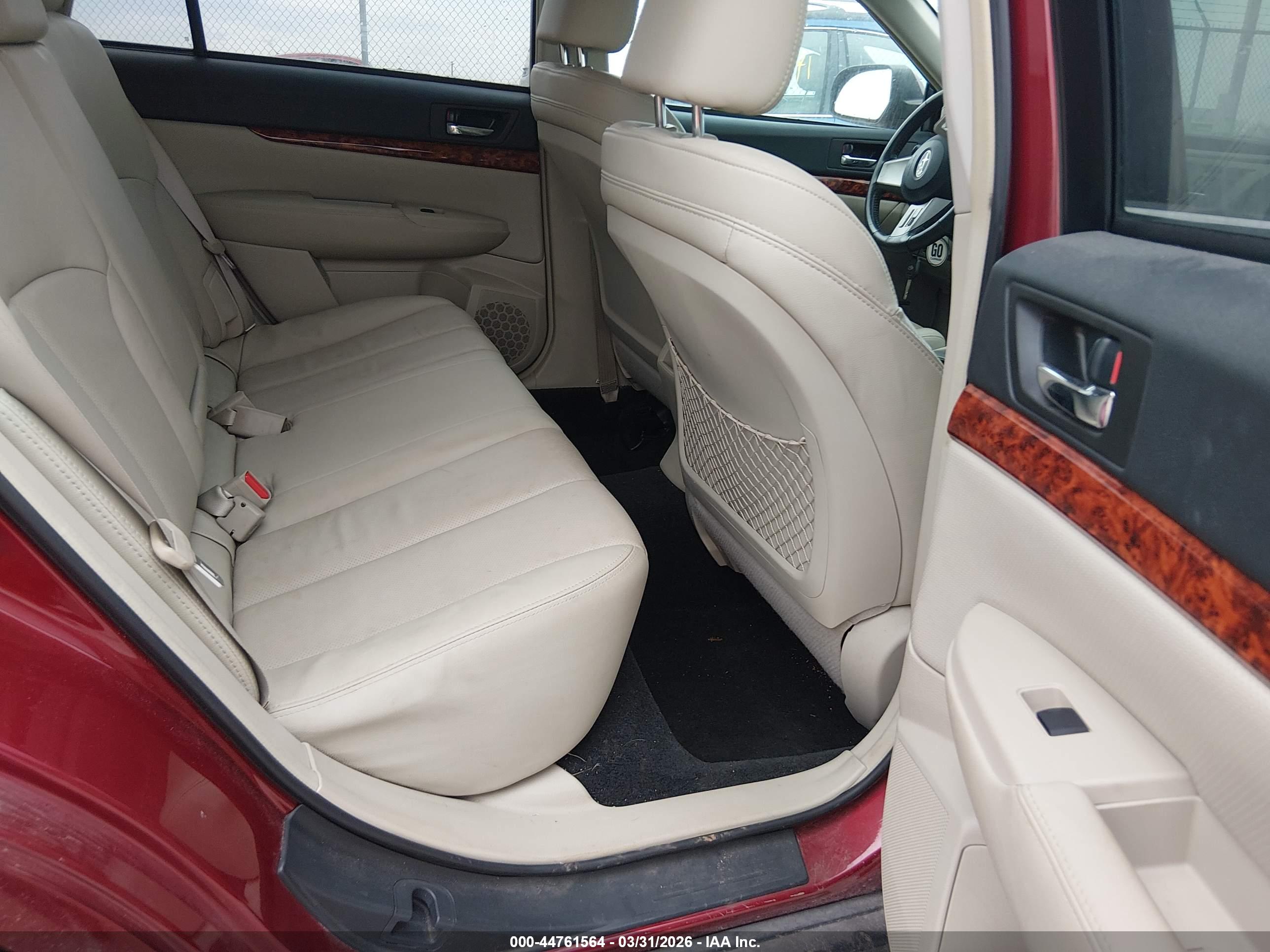 SUBARU OUTBACK image 8