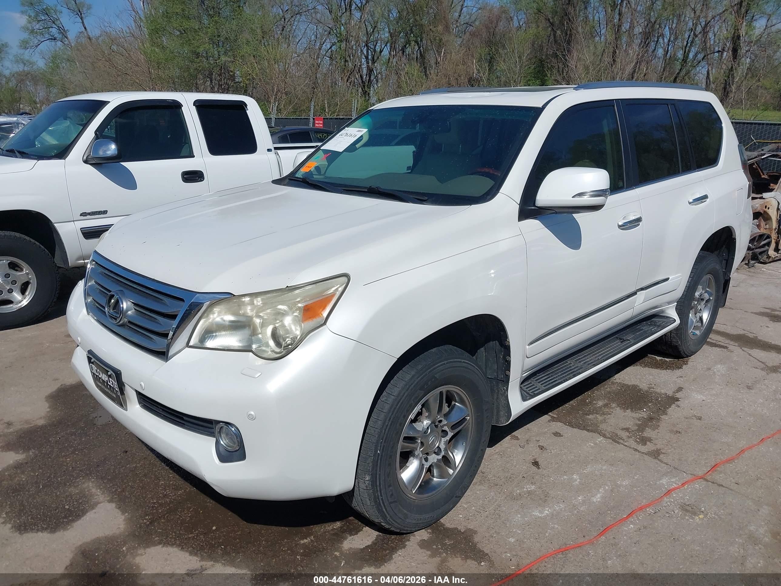 LEXUS GX image 2