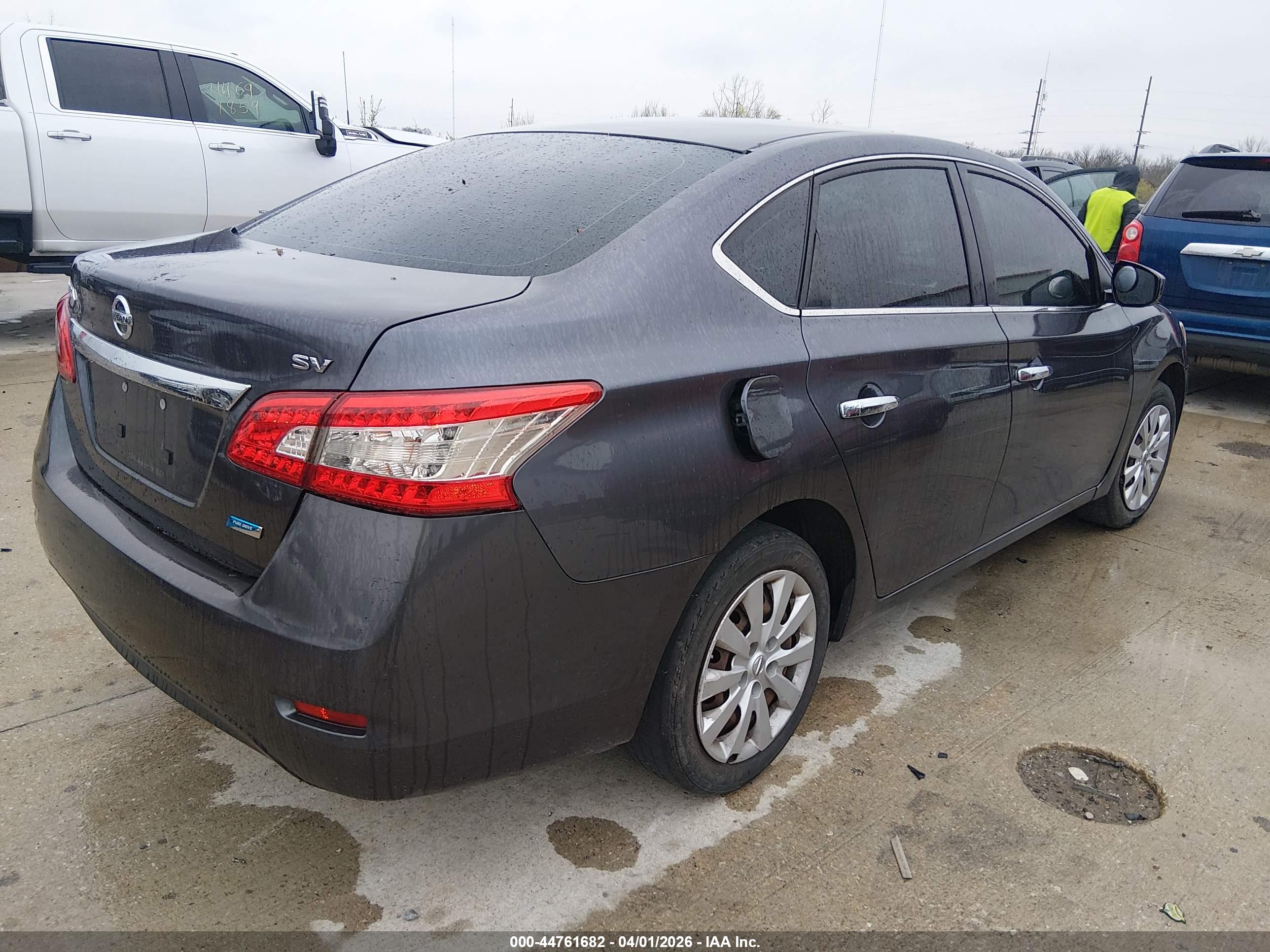 NISSAN SENTRA image 4