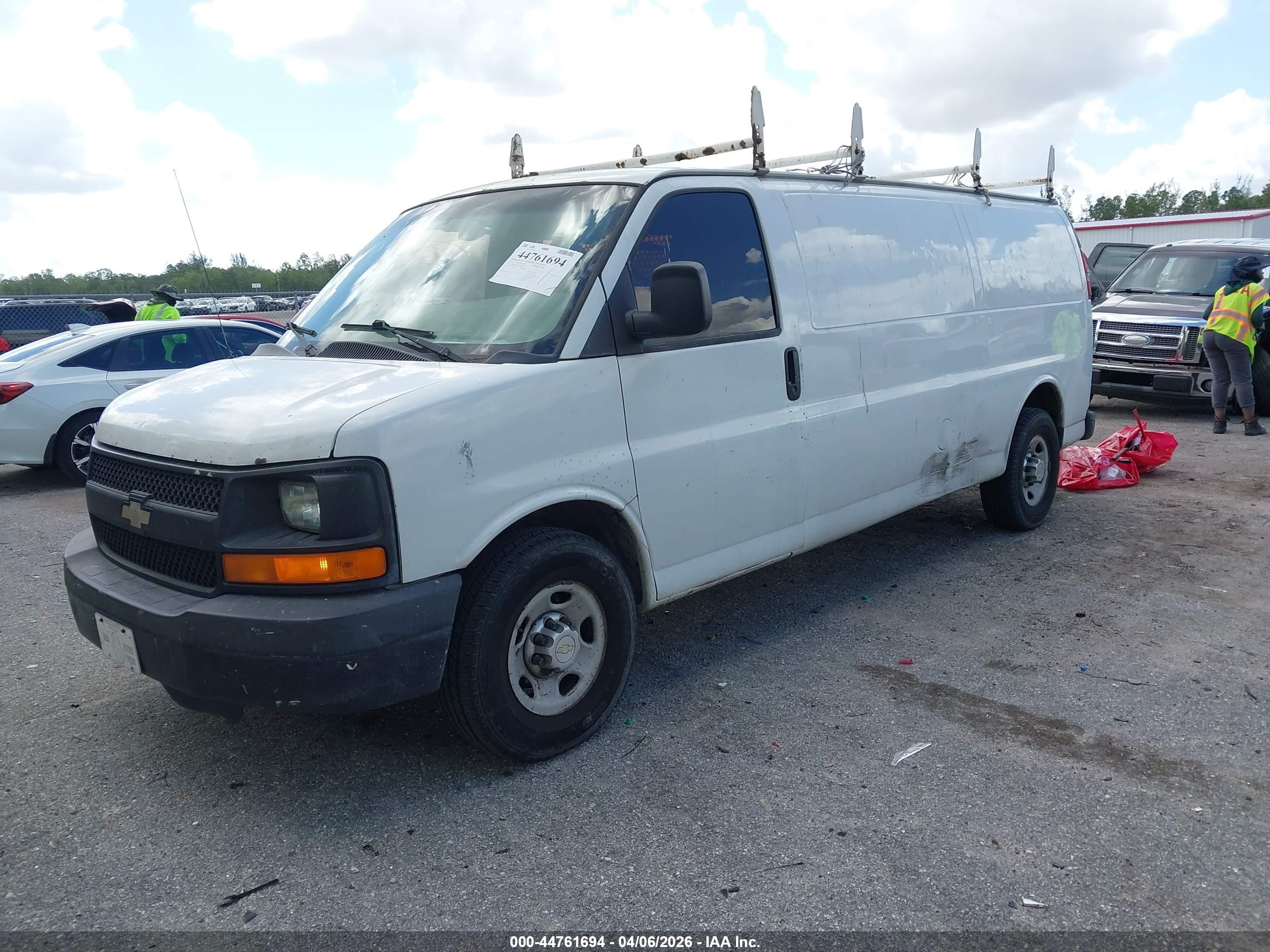 CHEVROLET EXPRESS image 2