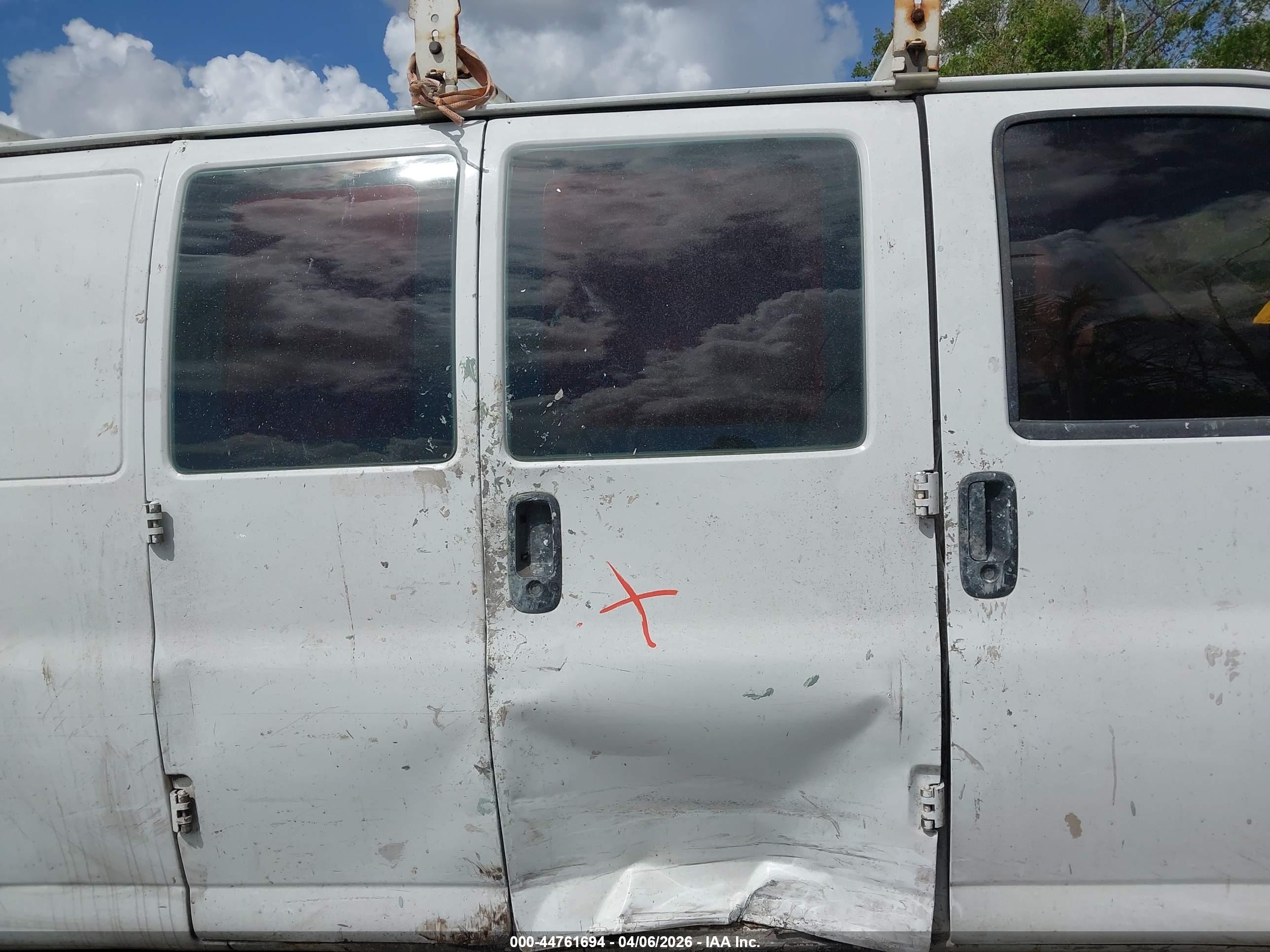 CHEVROLET EXPRESS image 6