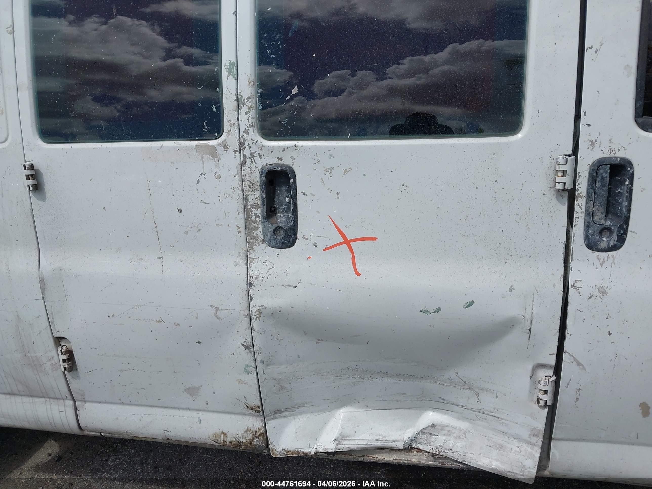 CHEVROLET EXPRESS image 8