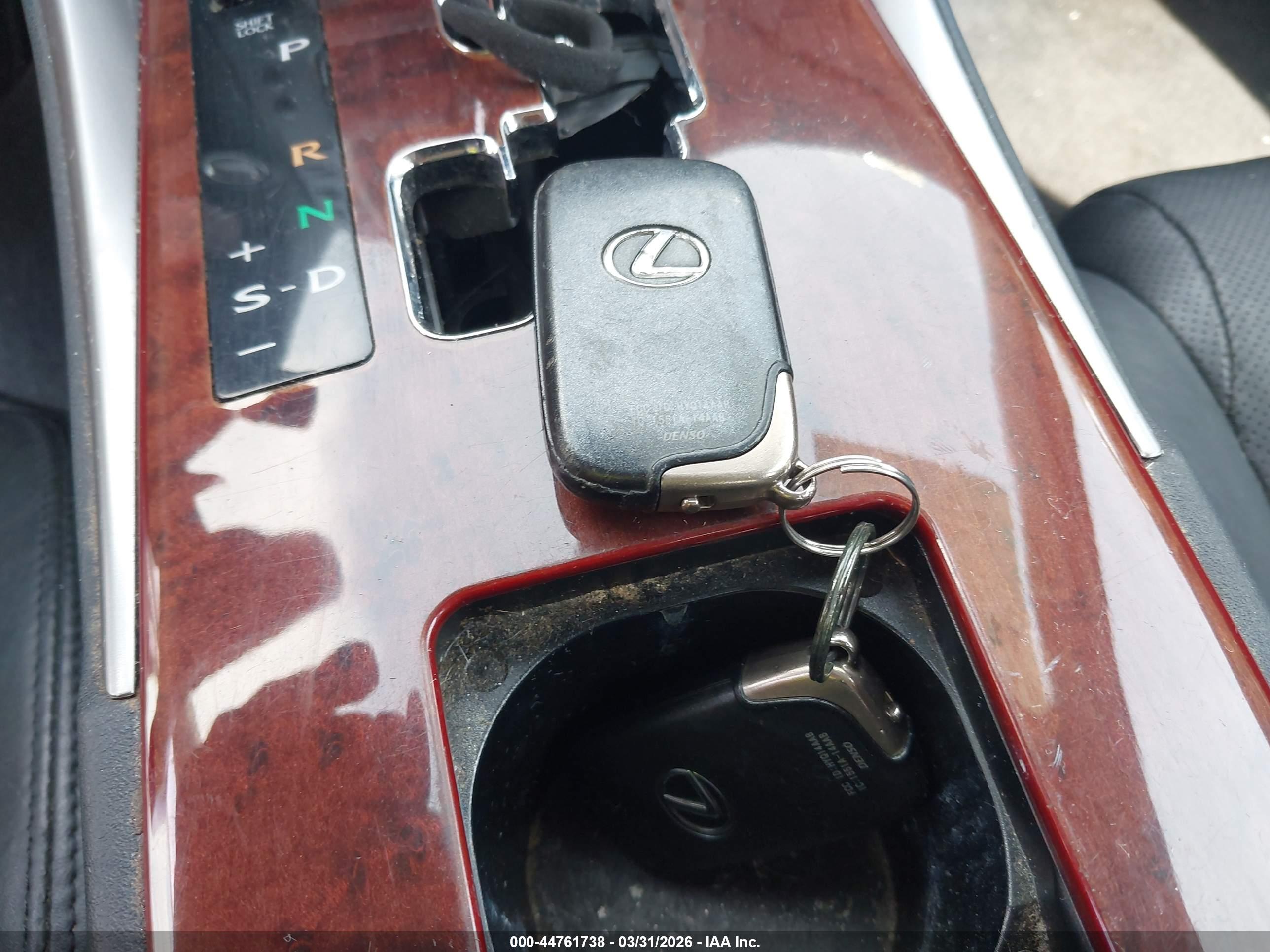 LEXUS IS image 11