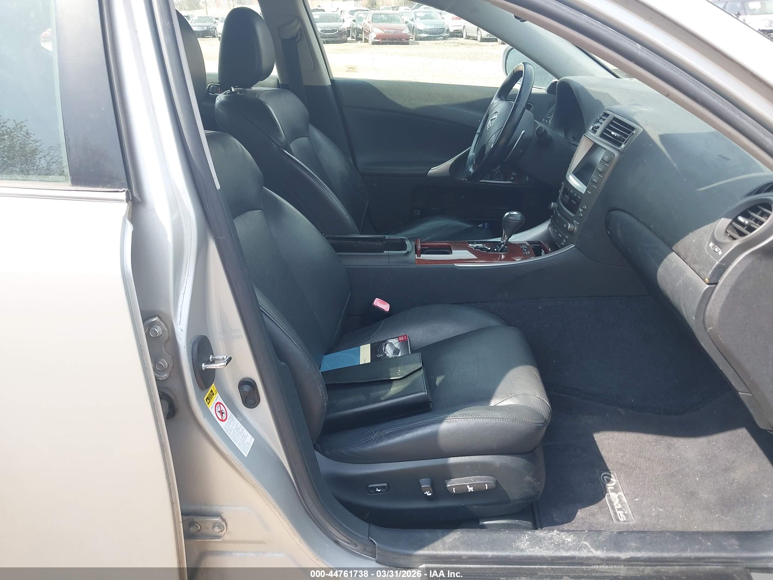LEXUS IS image 5