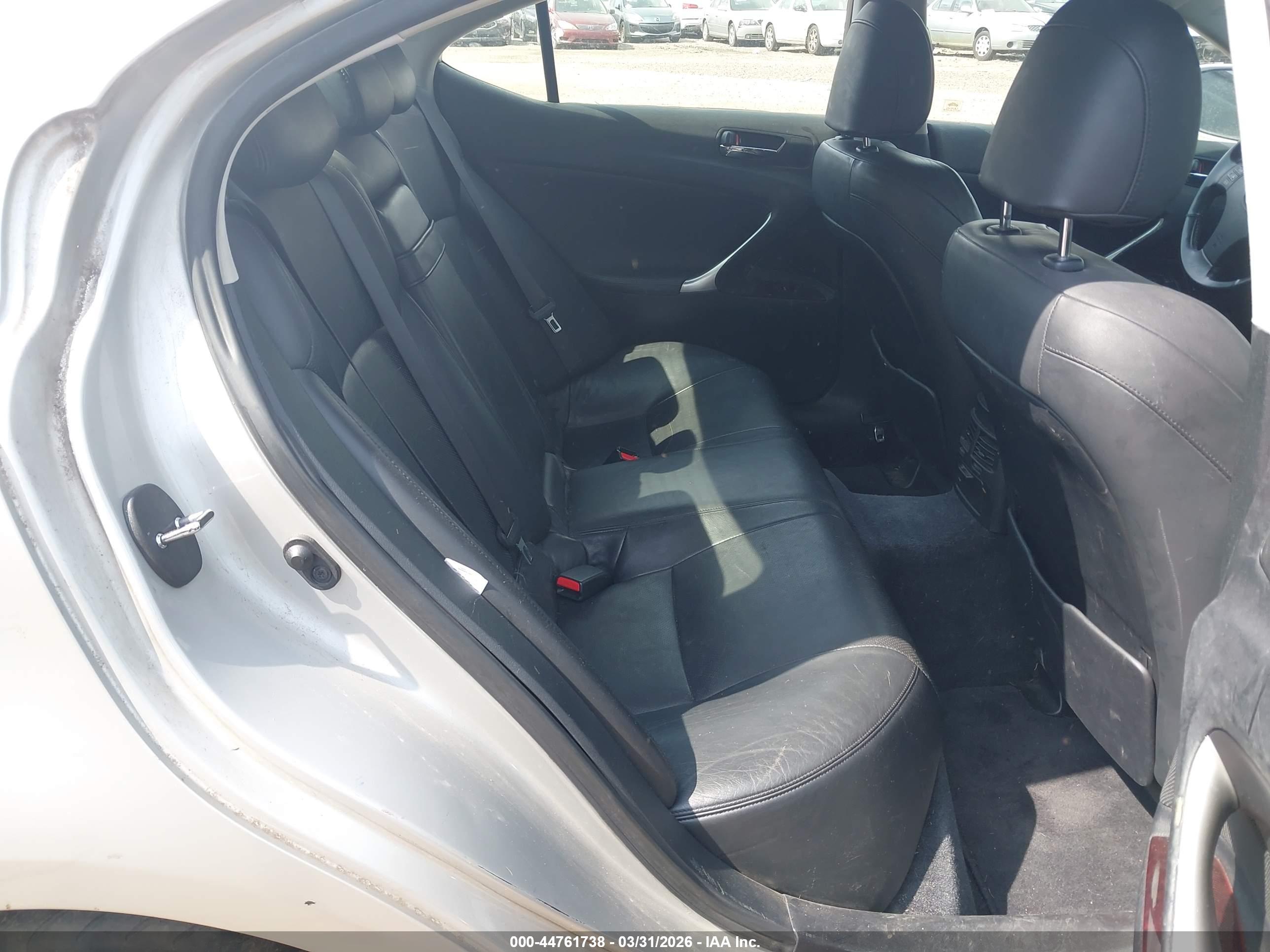 LEXUS IS image 8