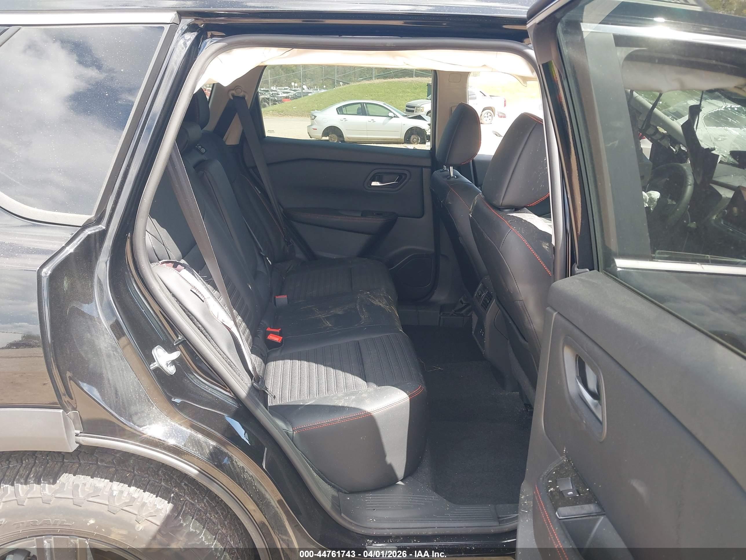 NISSAN ROGUE image 8