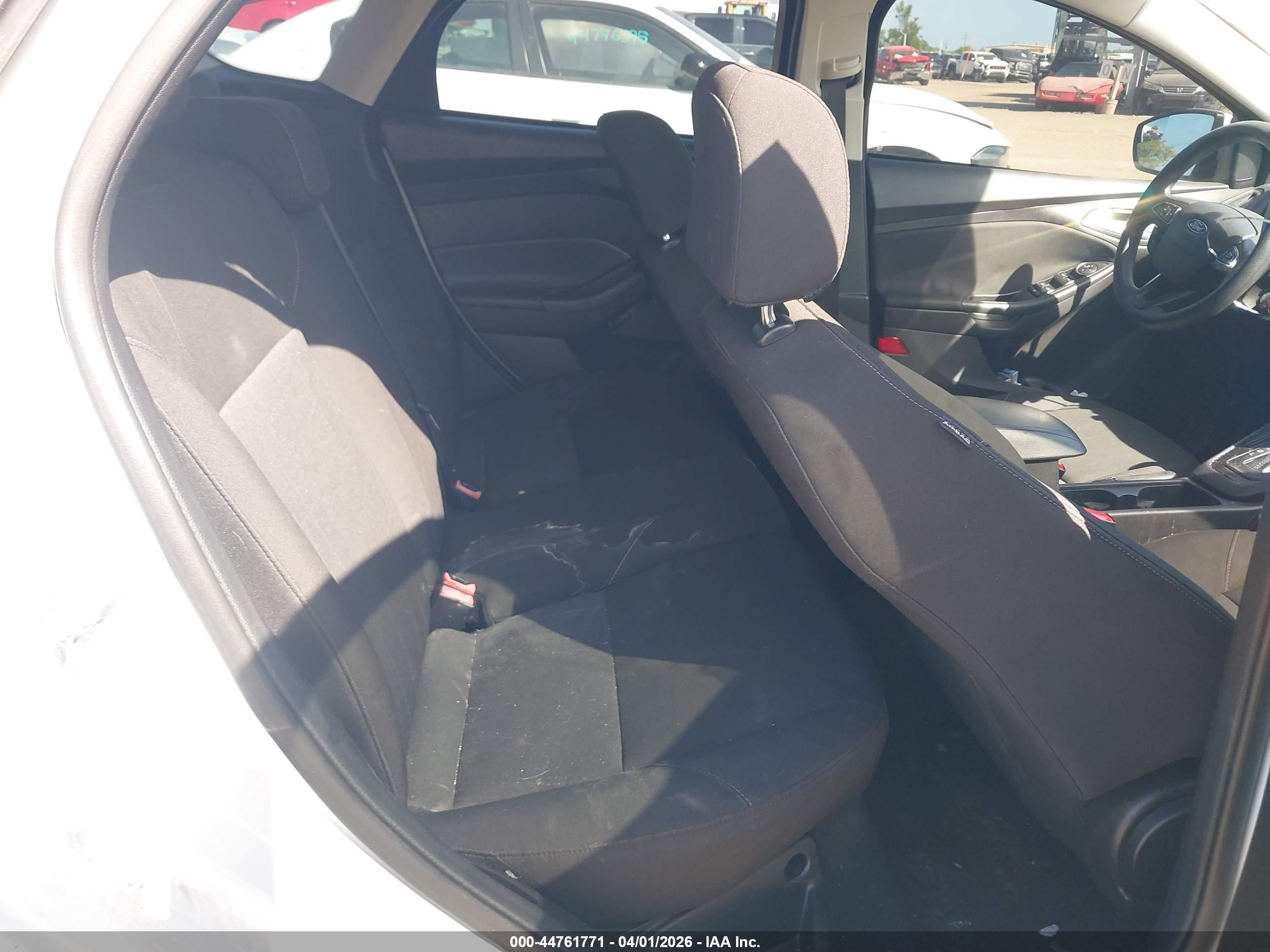 FORD FOCUS image 8