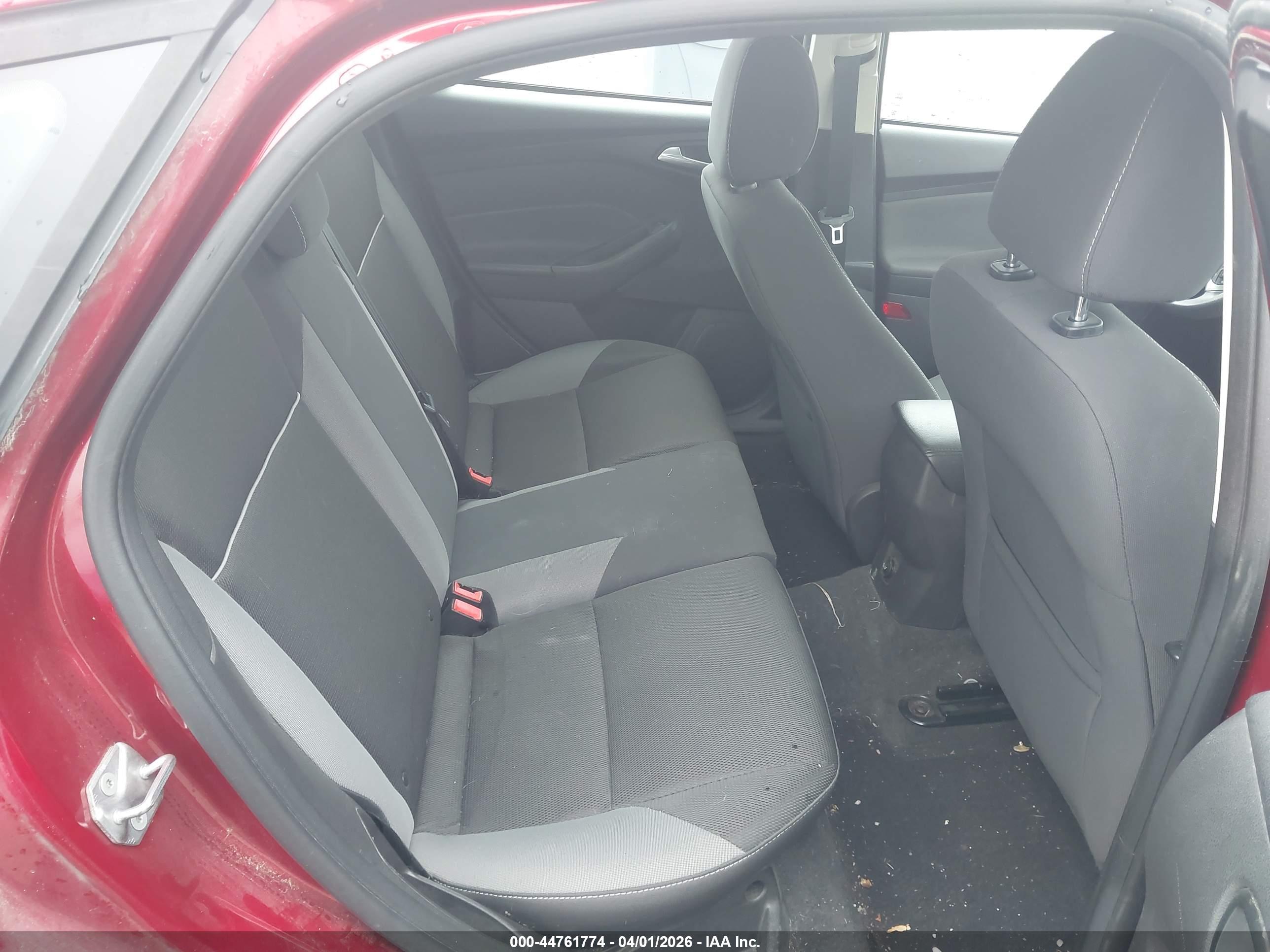 FORD FOCUS image 8