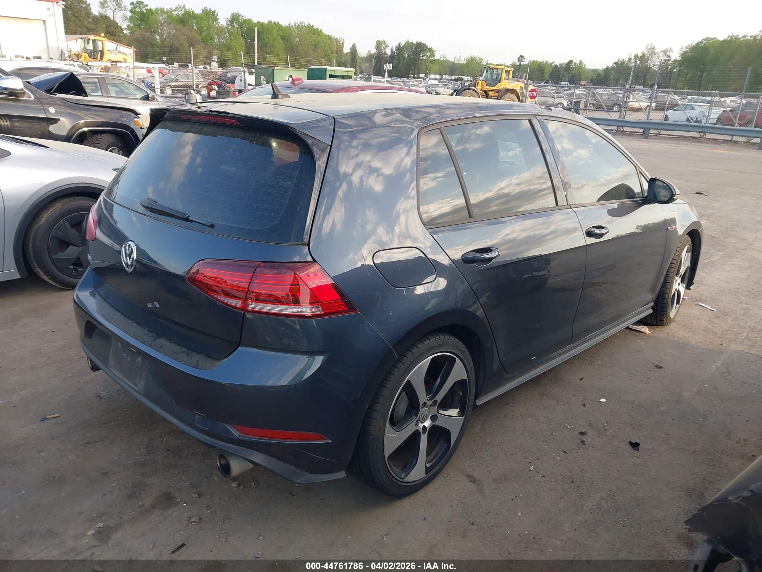 VOLKSWAGEN GOLF image 4
