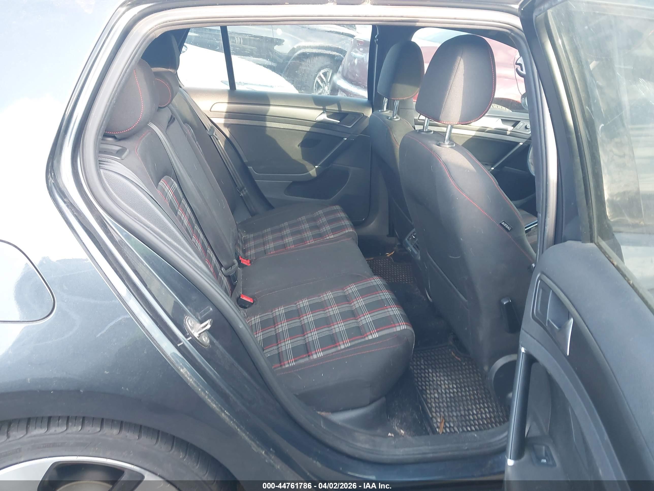 VOLKSWAGEN GOLF image 8