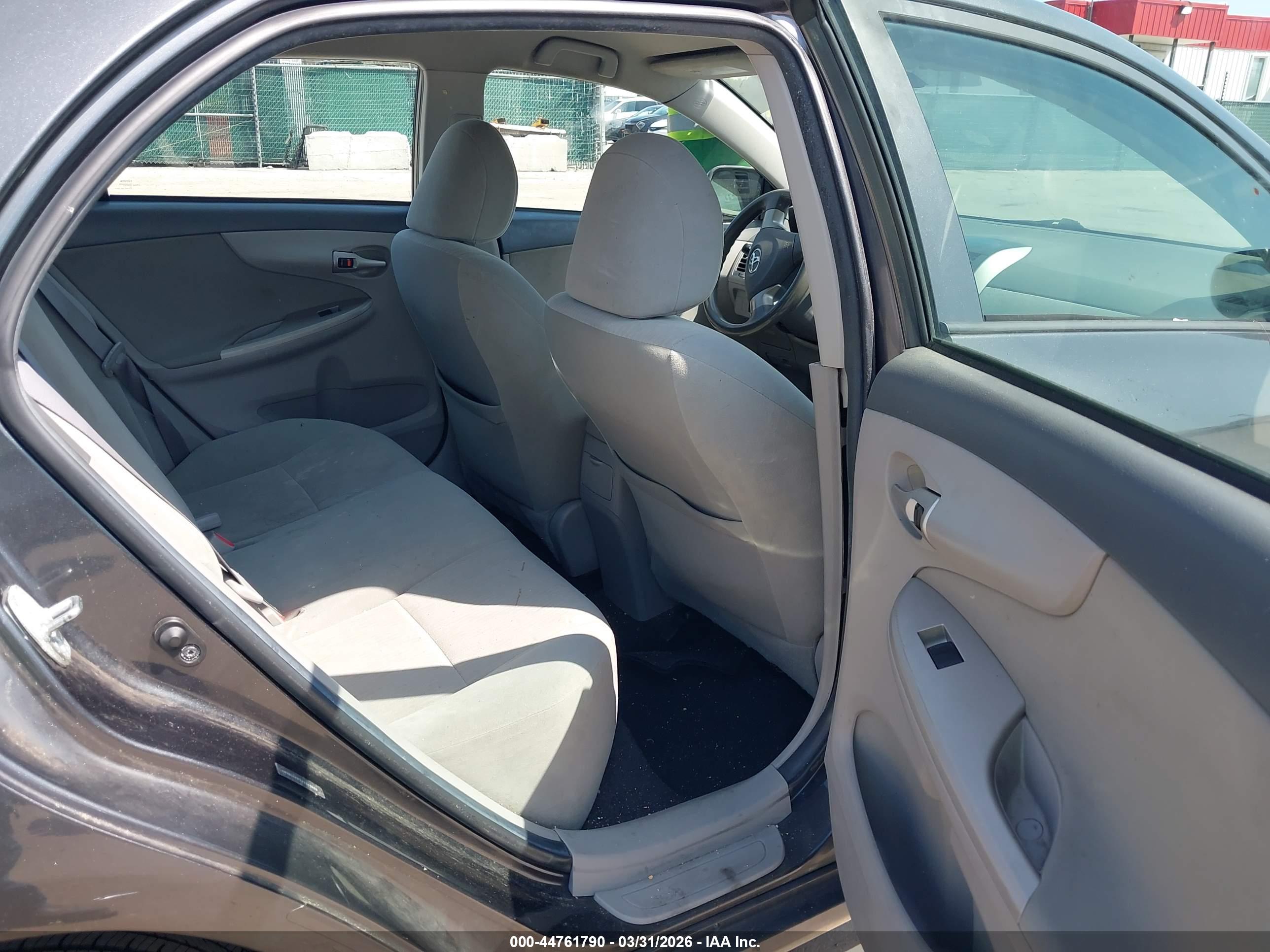 TOYOTA COROLLA image 8