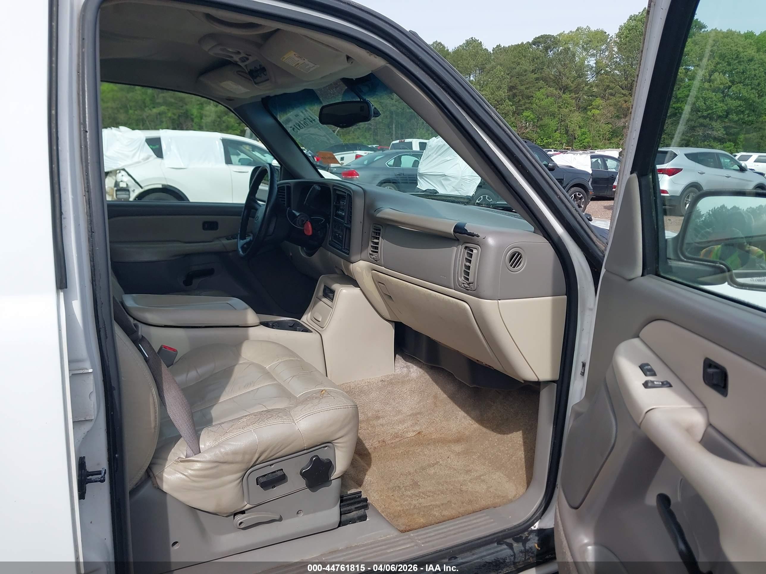 CHEVROLET TAHOE image 5