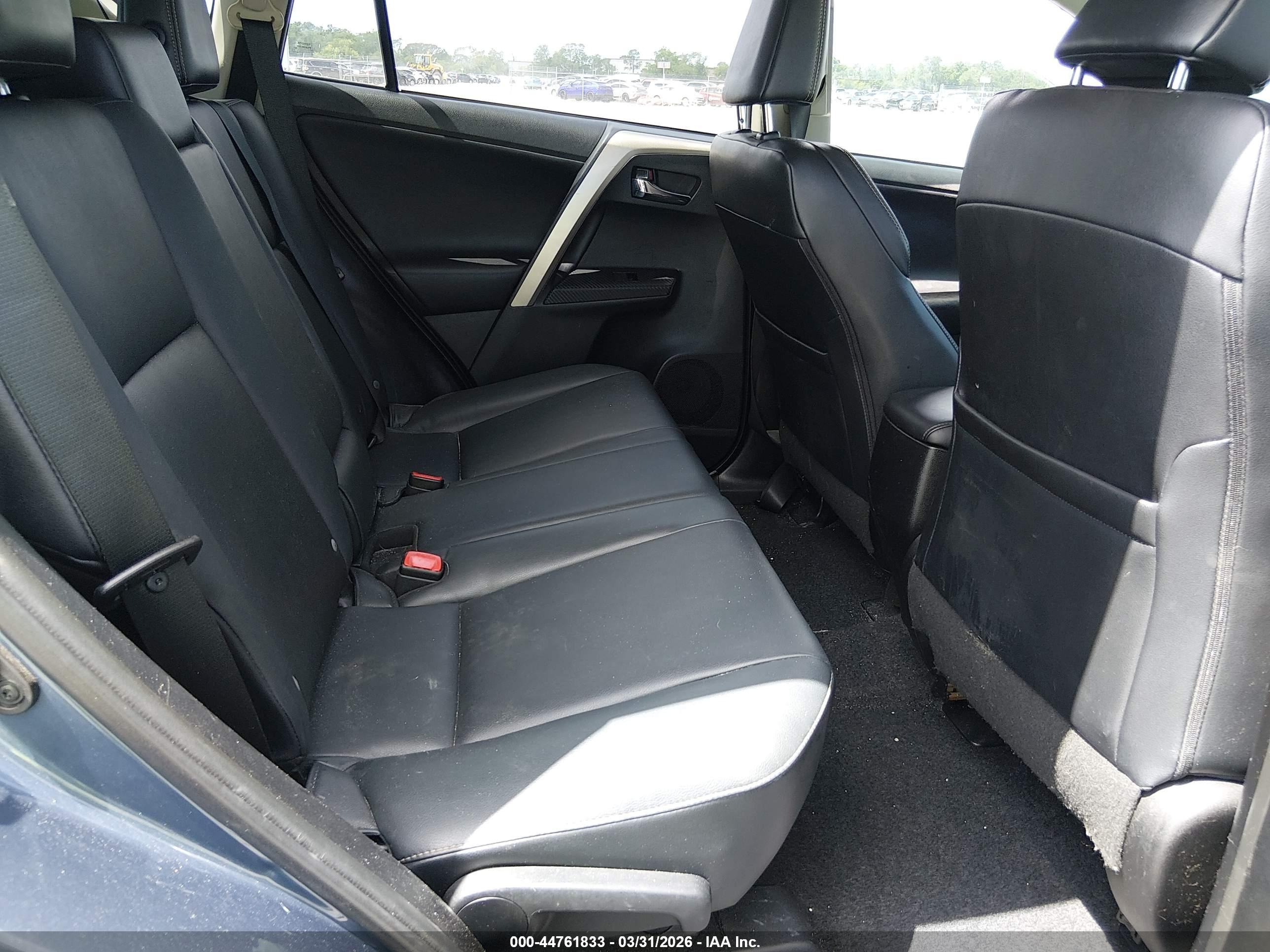 TOYOTA RAV4 image 8