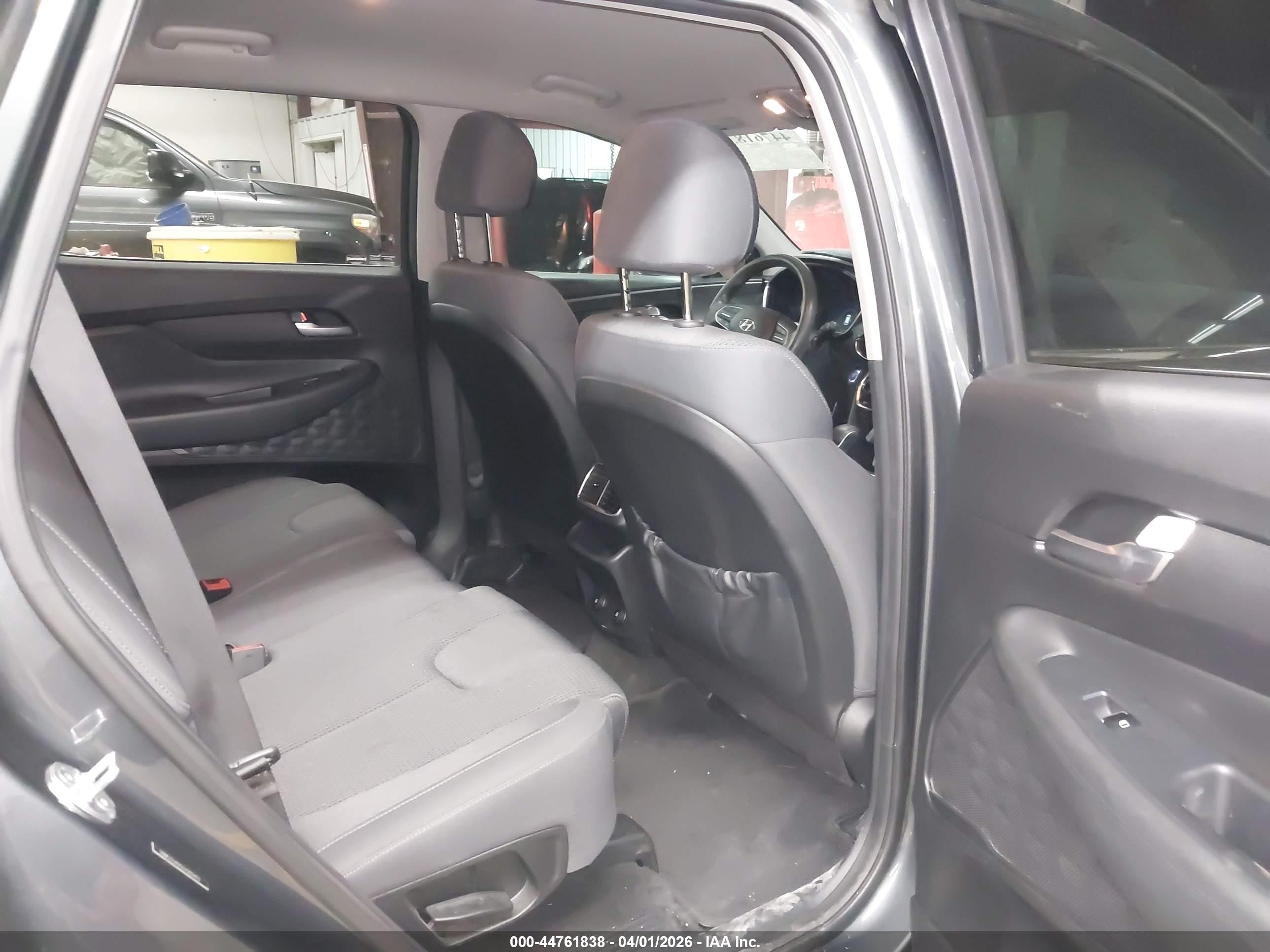 HYUNDAI SANTA image 8