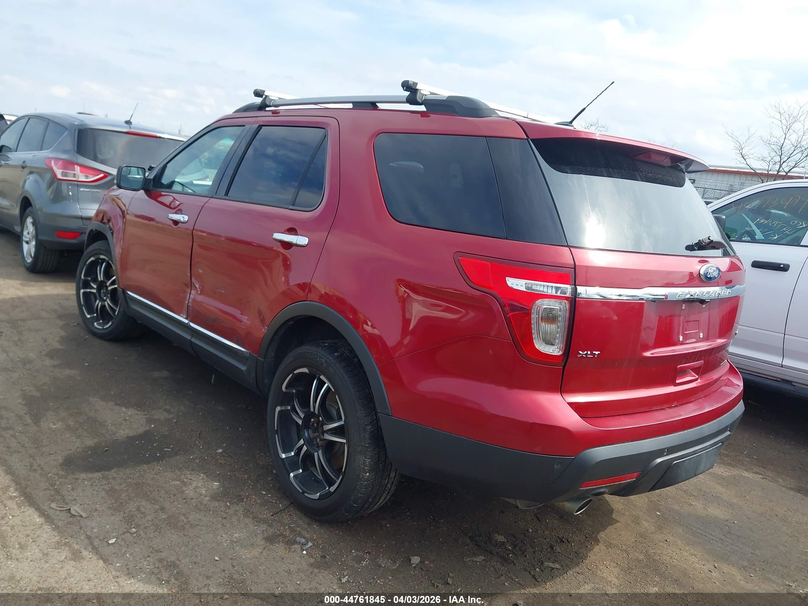 FORD EXPLORER image 3
