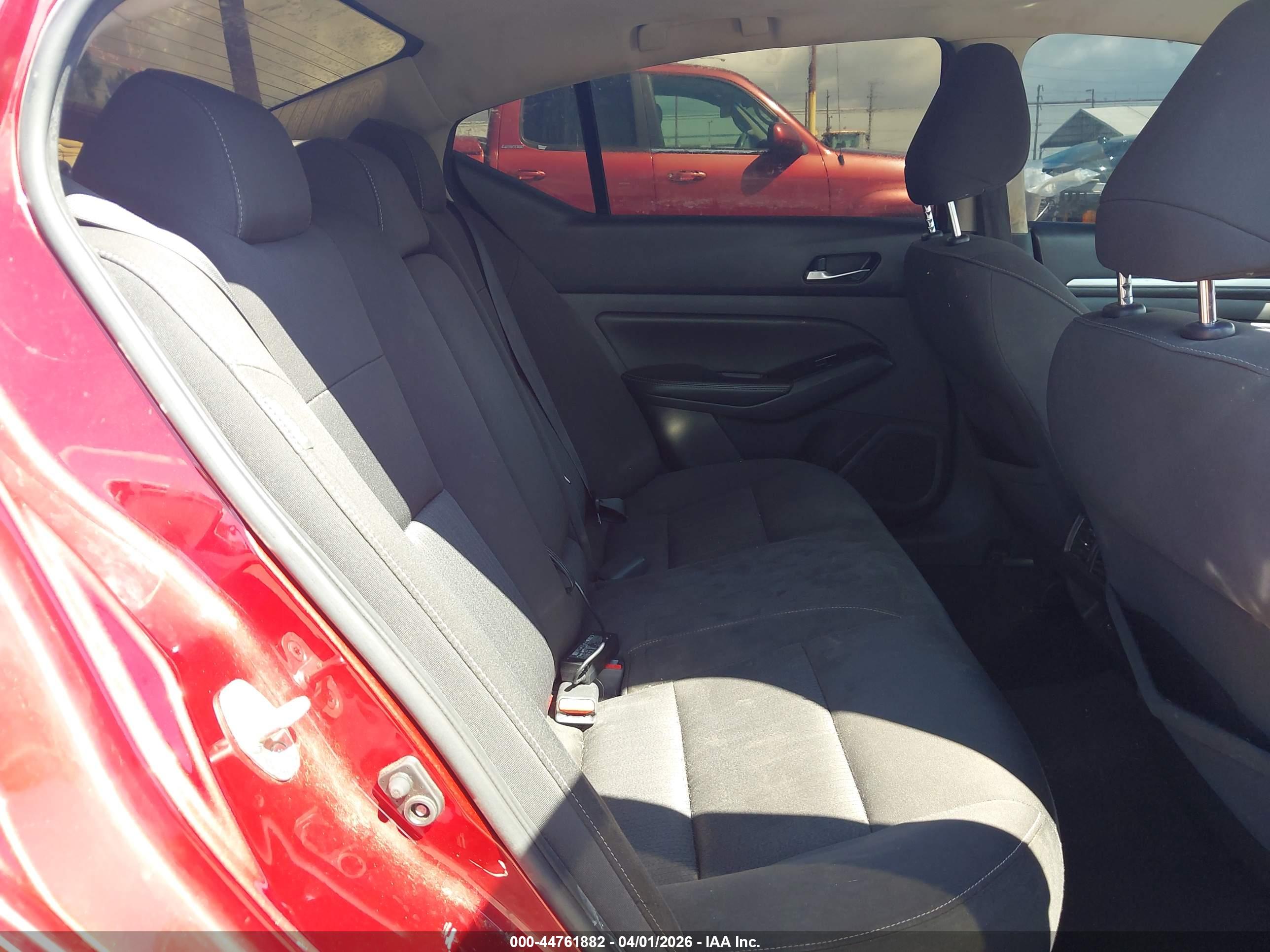 NISSAN ALTIMA image 8