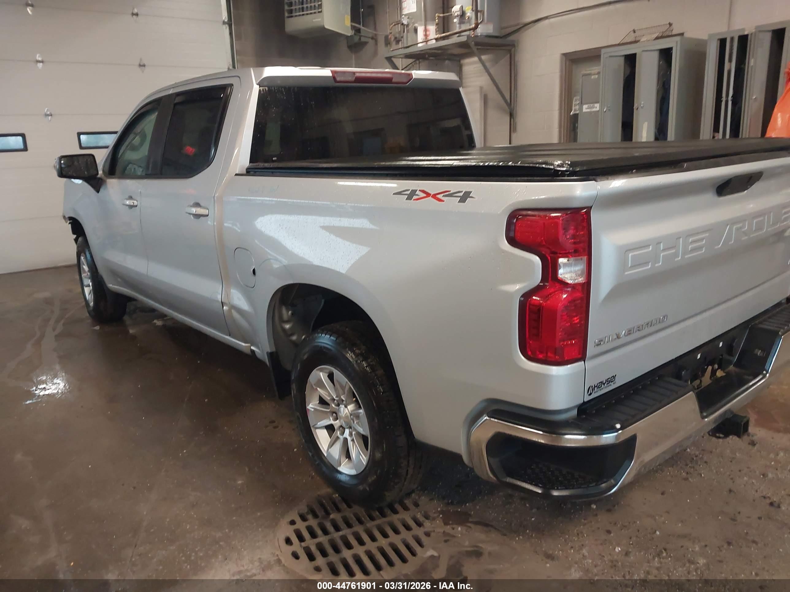 CHEVROLET SILVERADO image 3