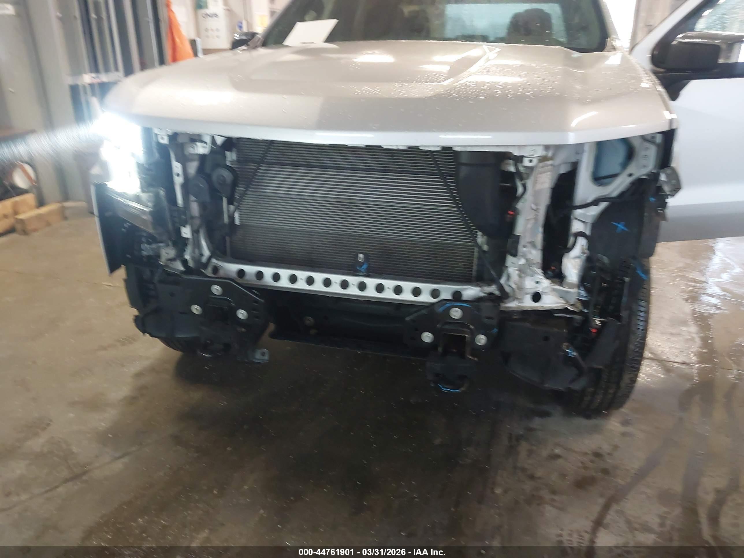 CHEVROLET SILVERADO image 6