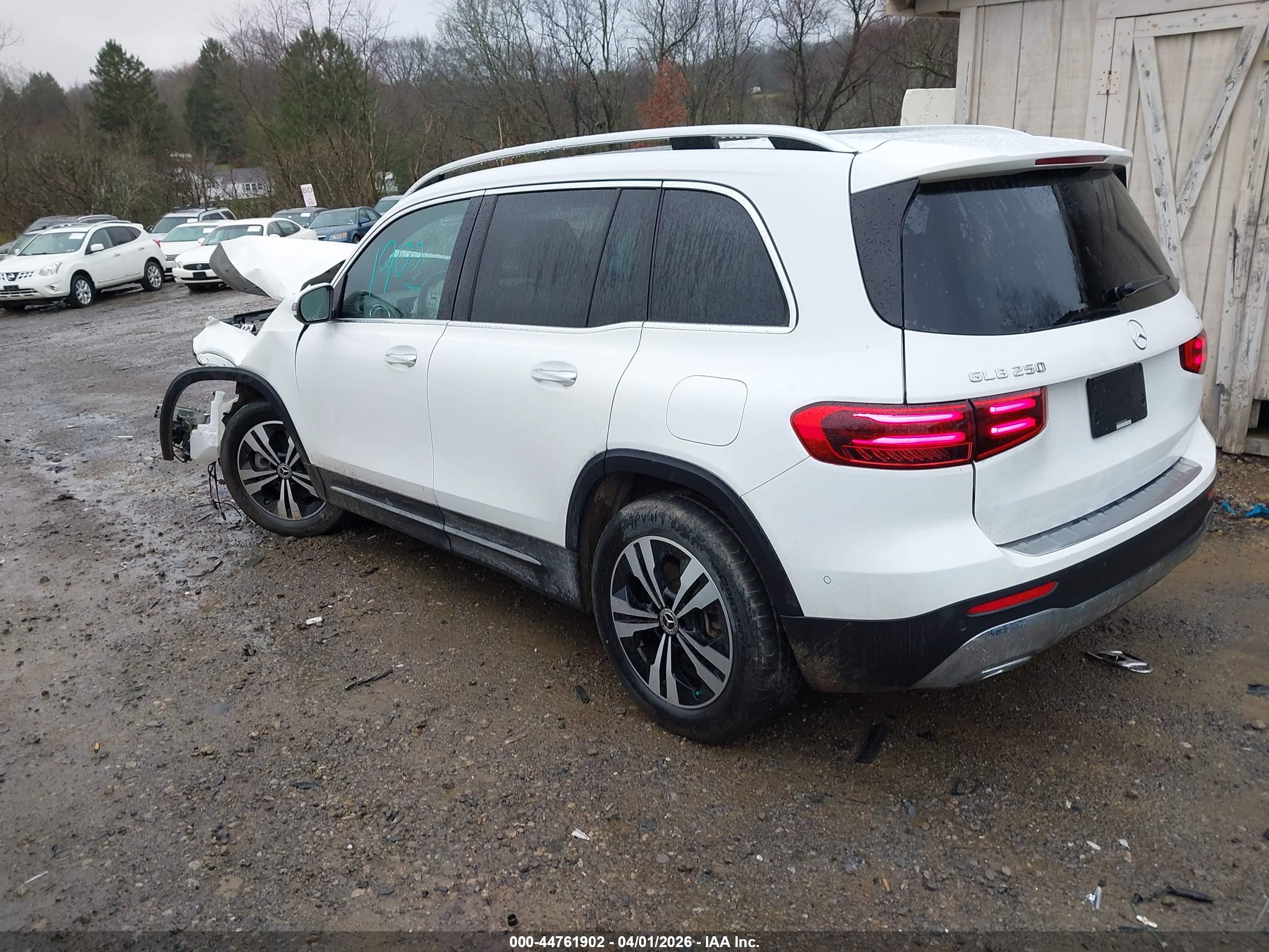 MERCEDES-BENZ GLB image 3