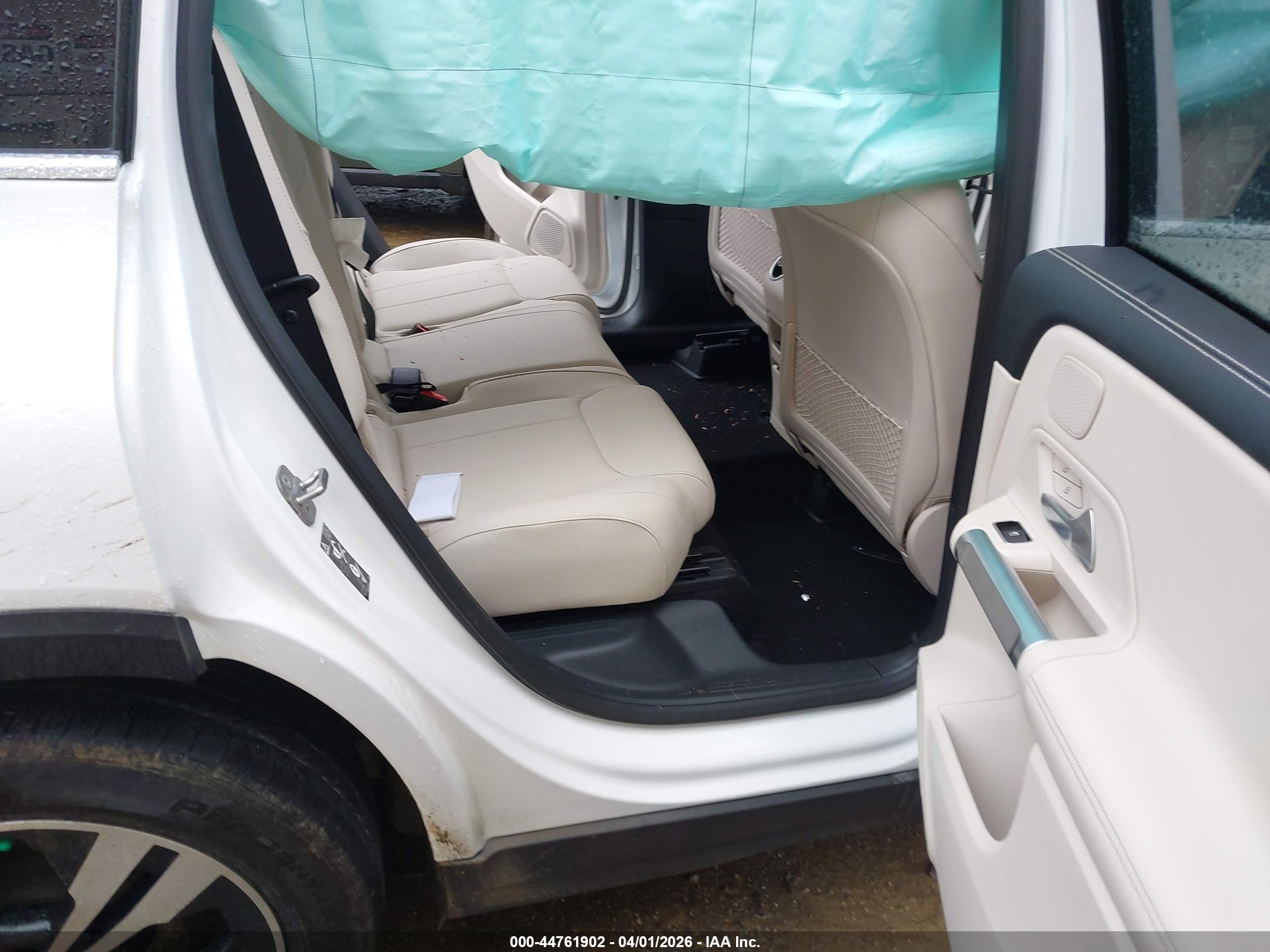 MERCEDES-BENZ GLB image 8