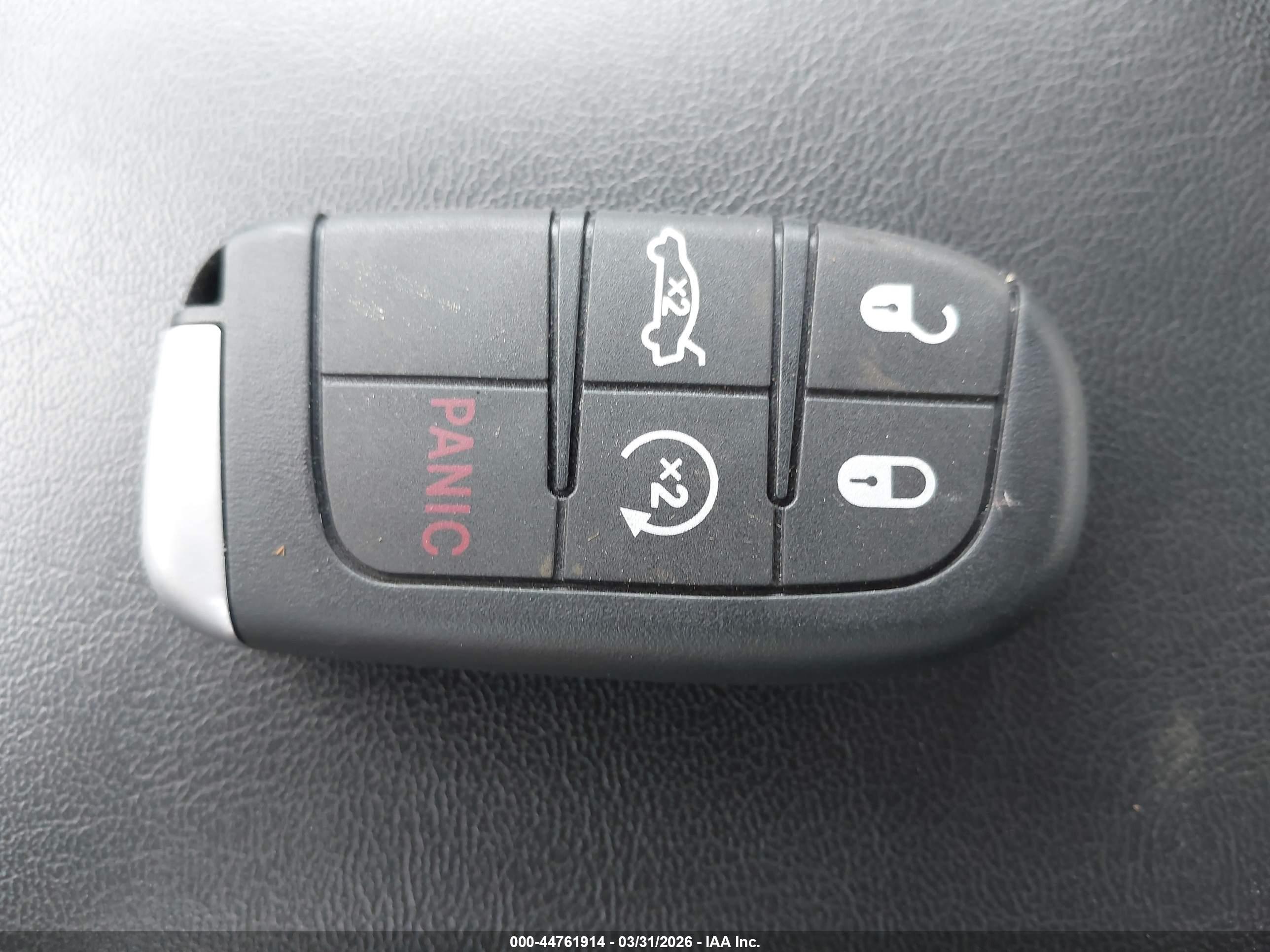 CHRYSLER 200 image 11
