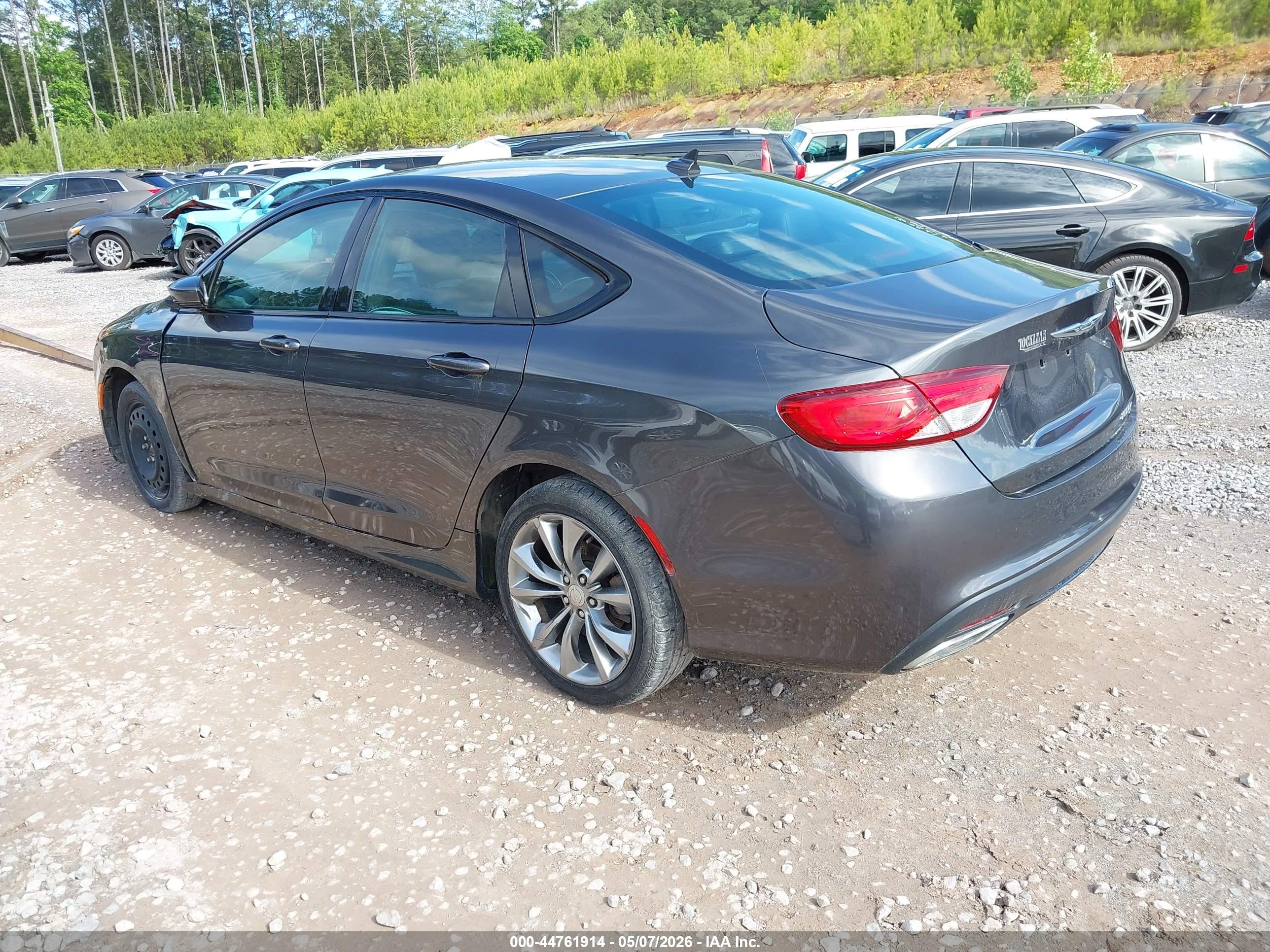 CHRYSLER 200 image 3