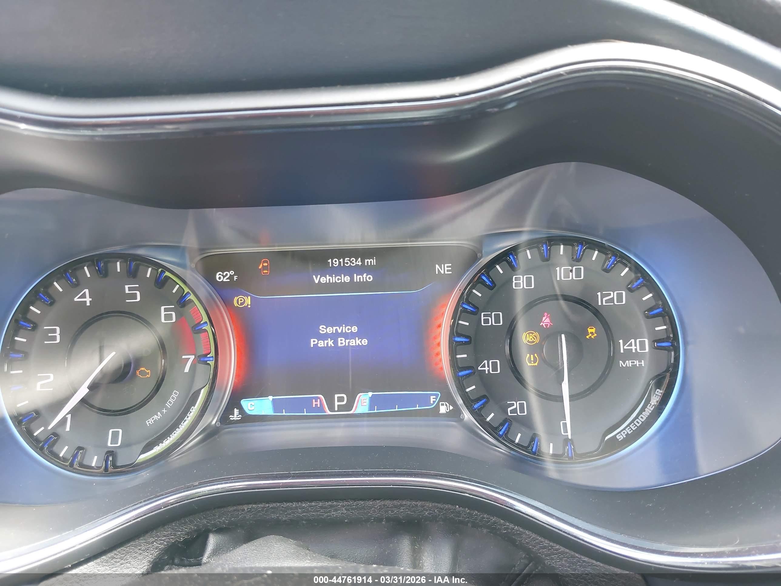 CHRYSLER 200 image 7