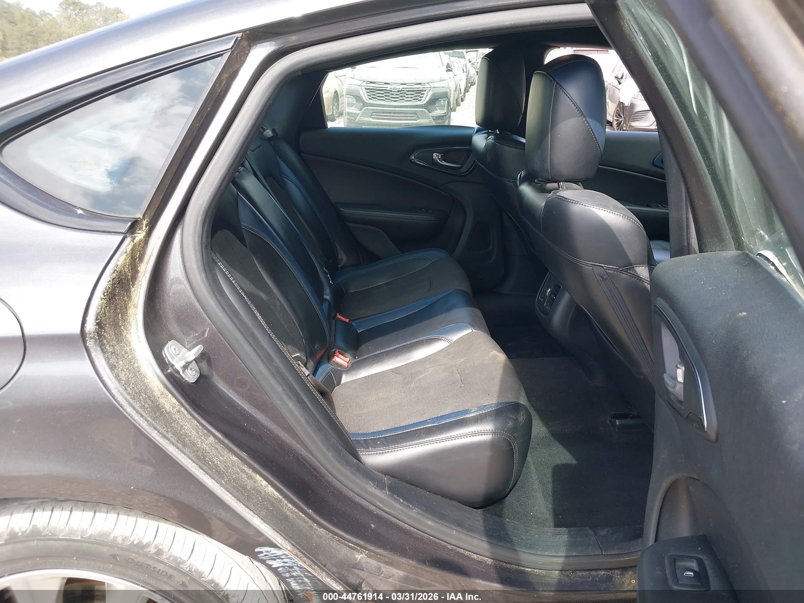 CHRYSLER 200 image 8