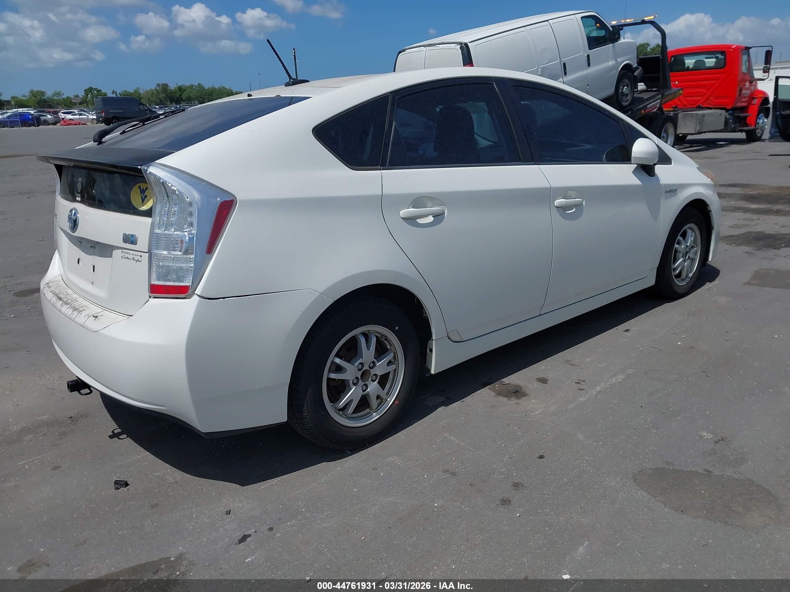 TOYOTA PRIUS image 4