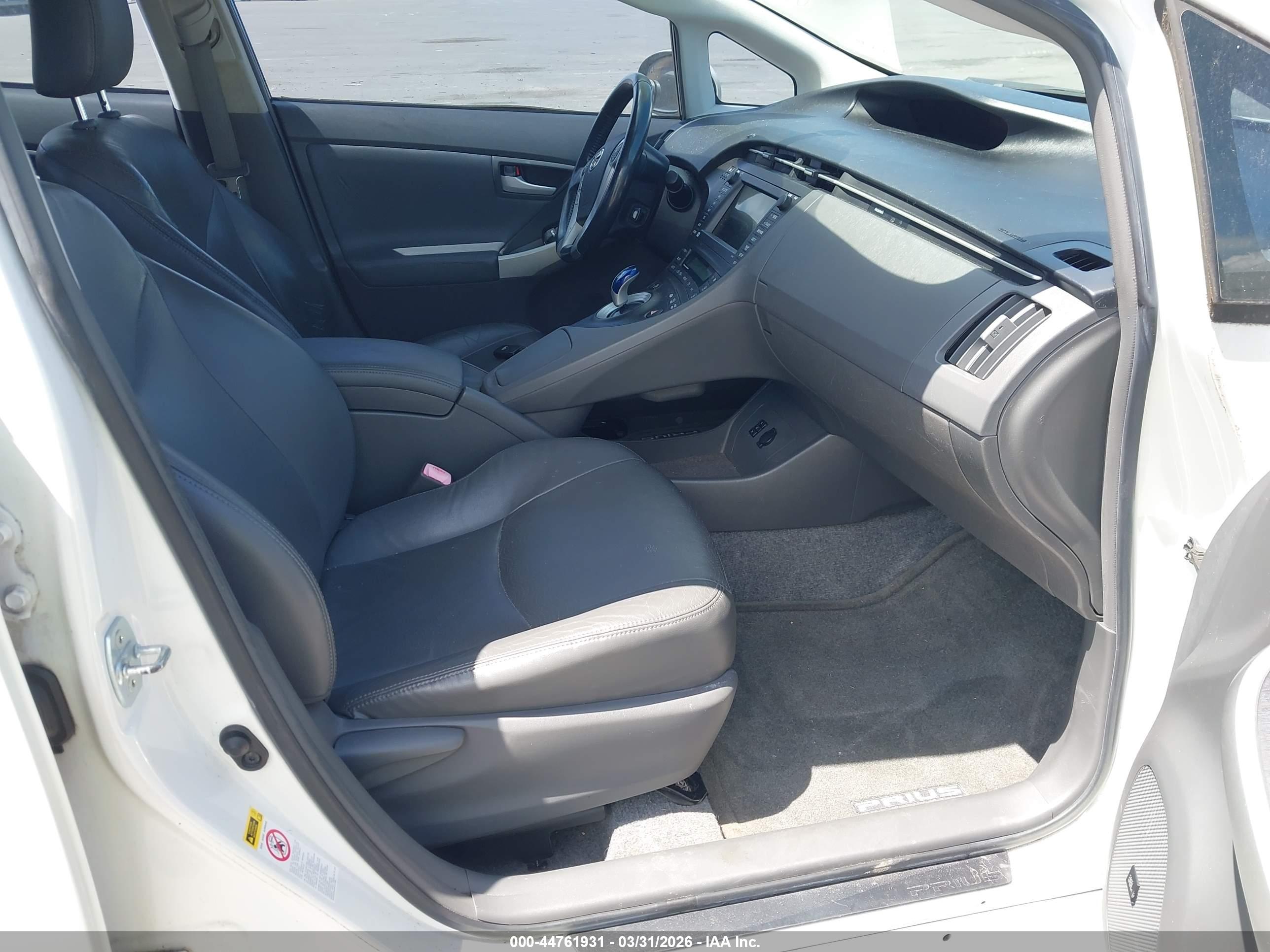 TOYOTA PRIUS image 5