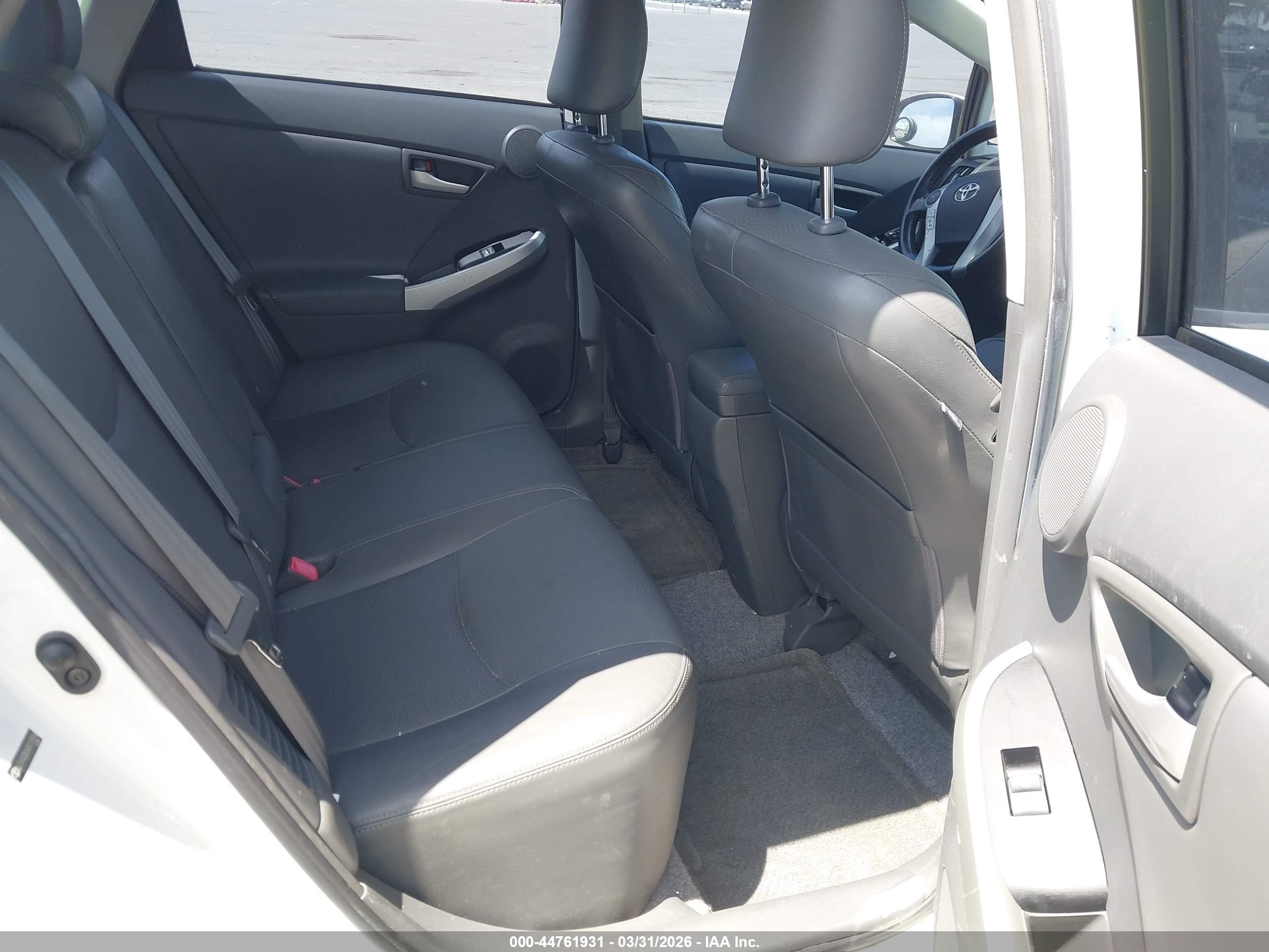 TOYOTA PRIUS image 8