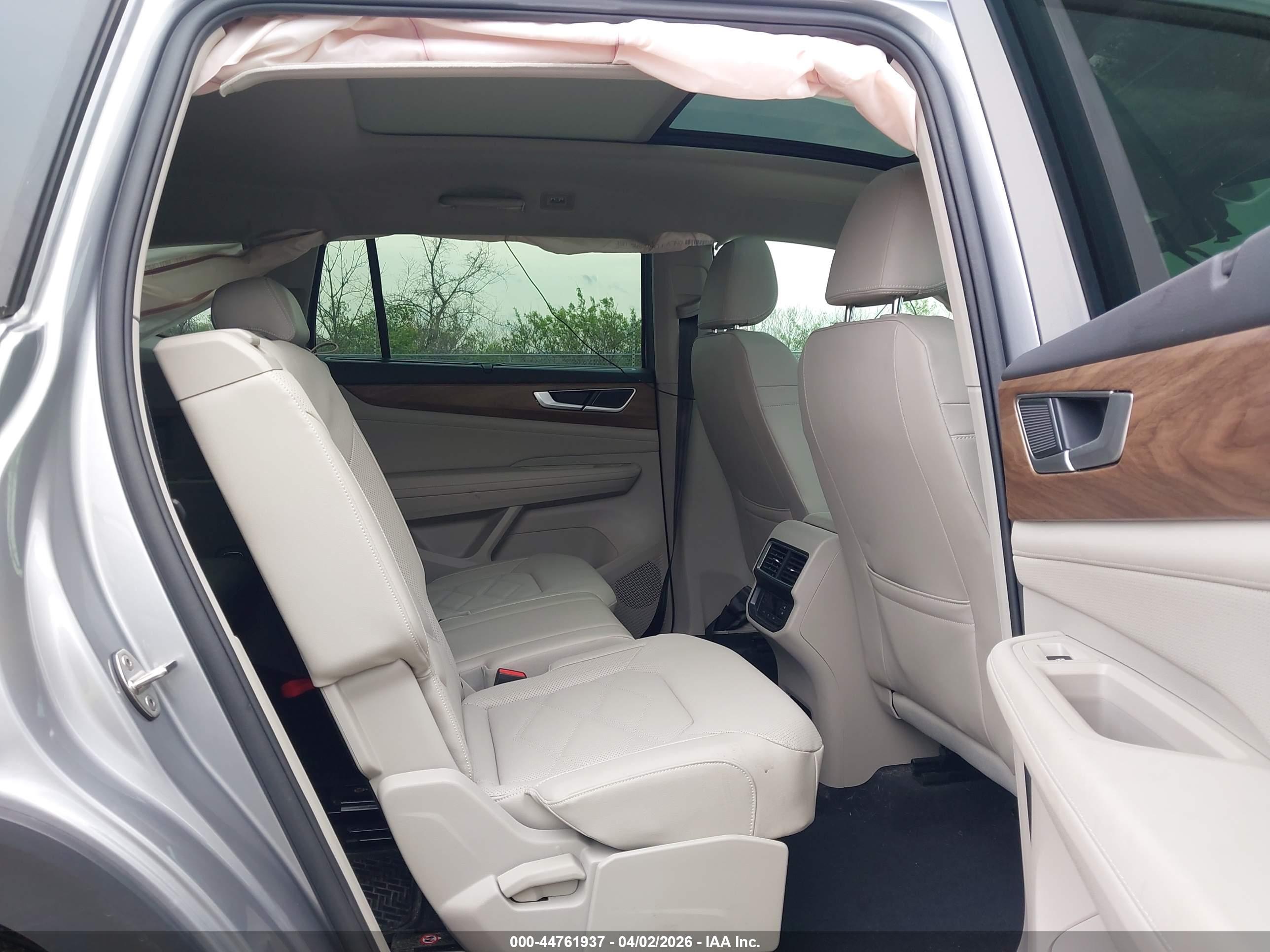 VOLKSWAGEN ATLAS image 8