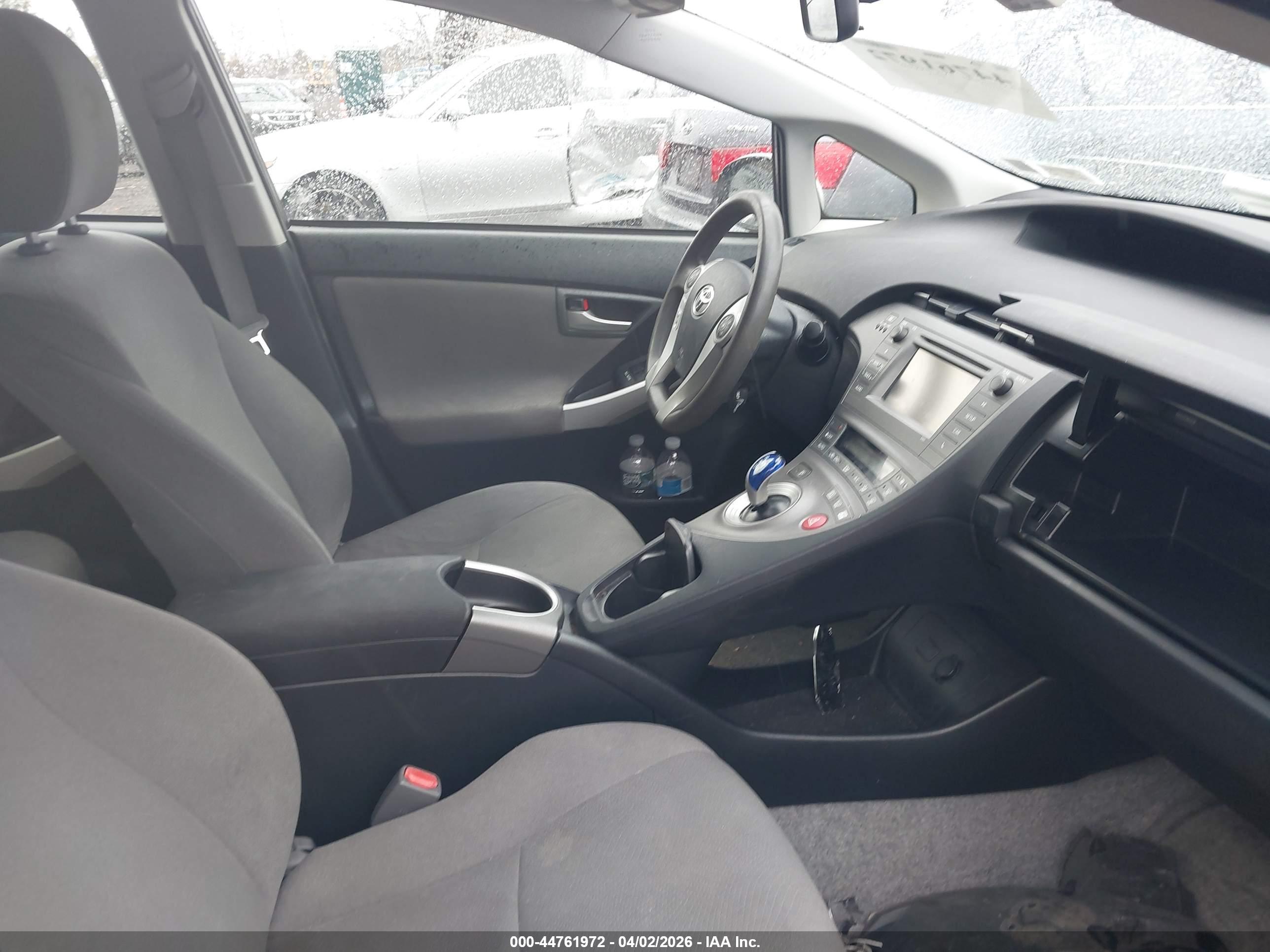 TOYOTA PRIUS image 5