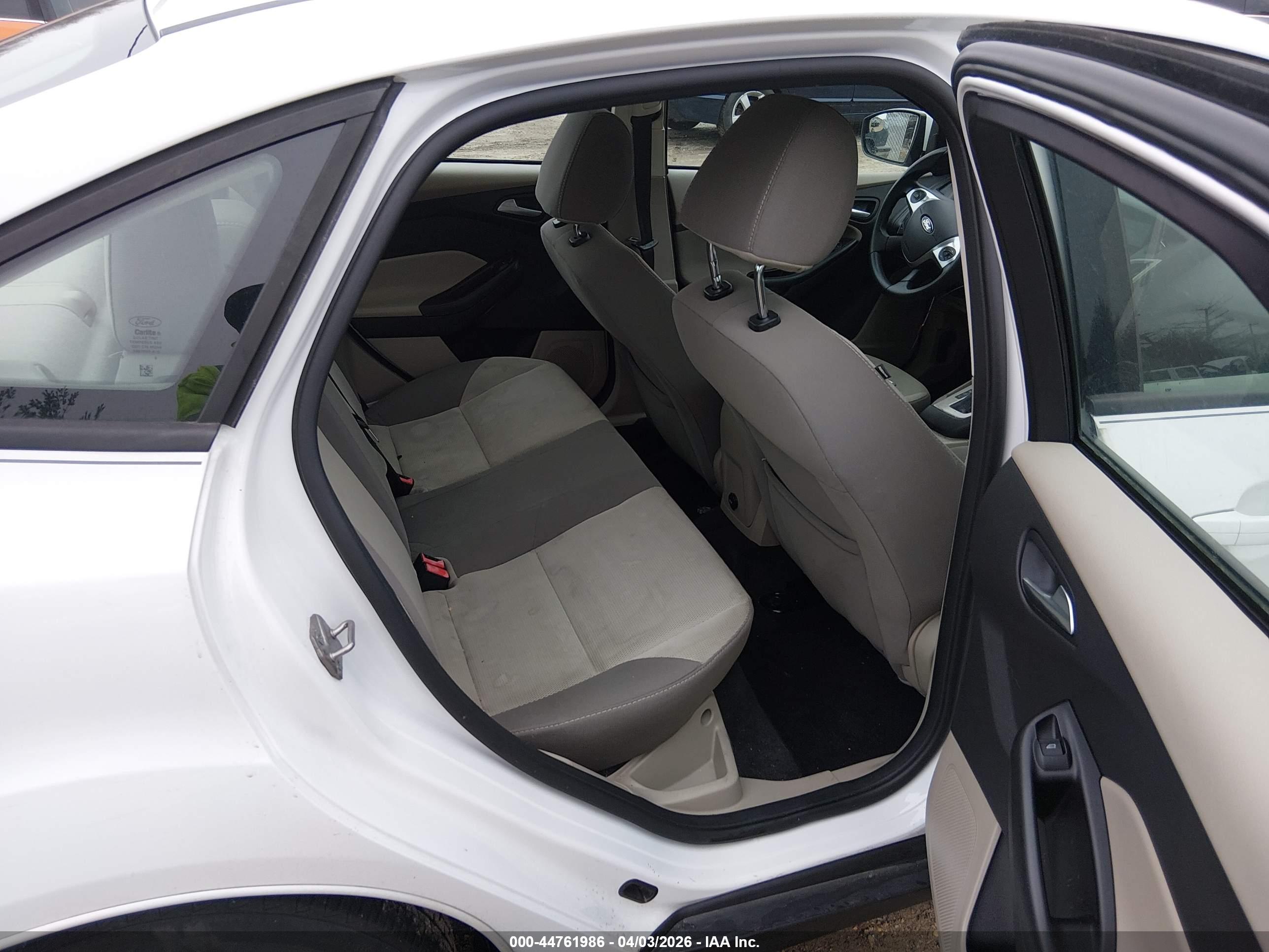 FORD FOCUS image 8