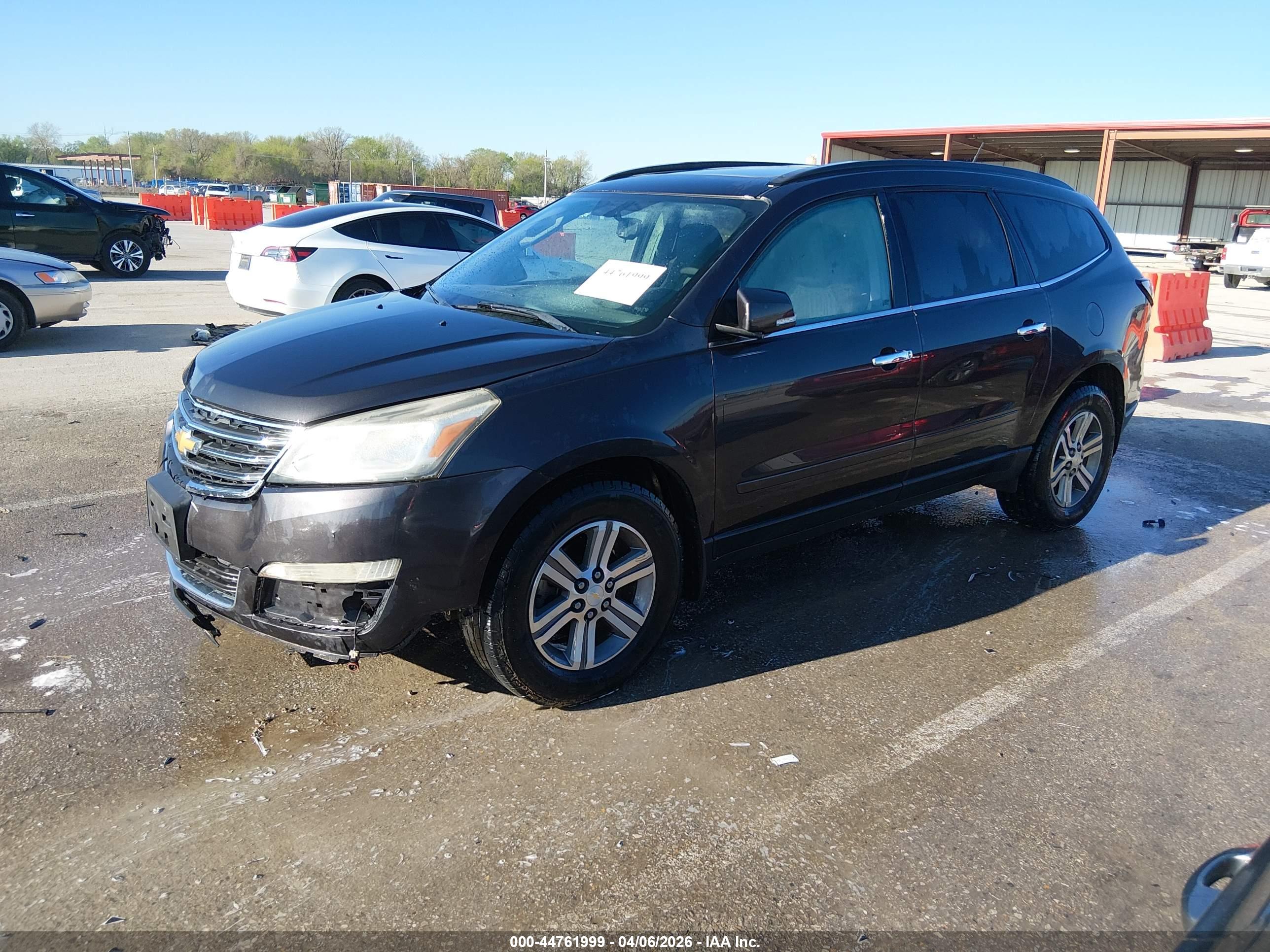 CHEVROLET TRAVERSE image 2