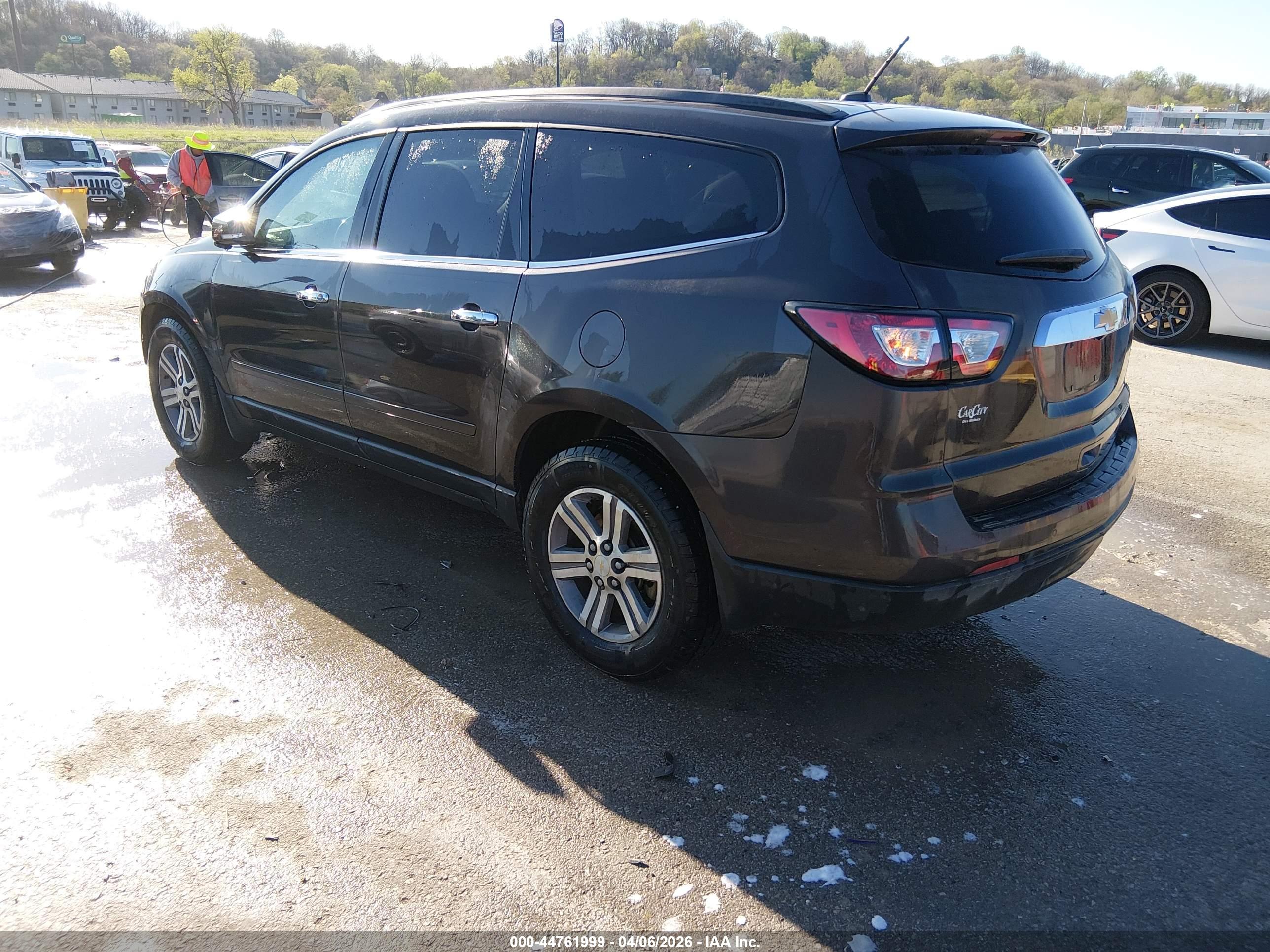 CHEVROLET TRAVERSE image 3