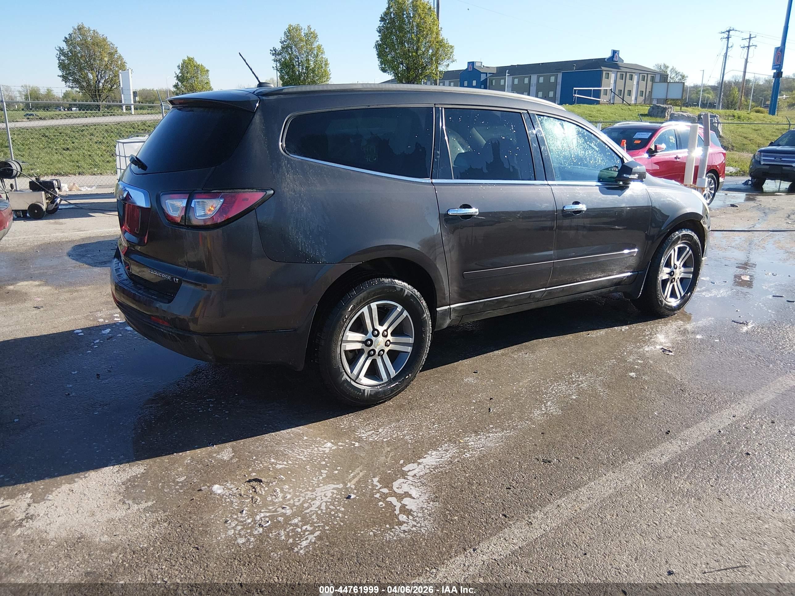 CHEVROLET TRAVERSE image 4