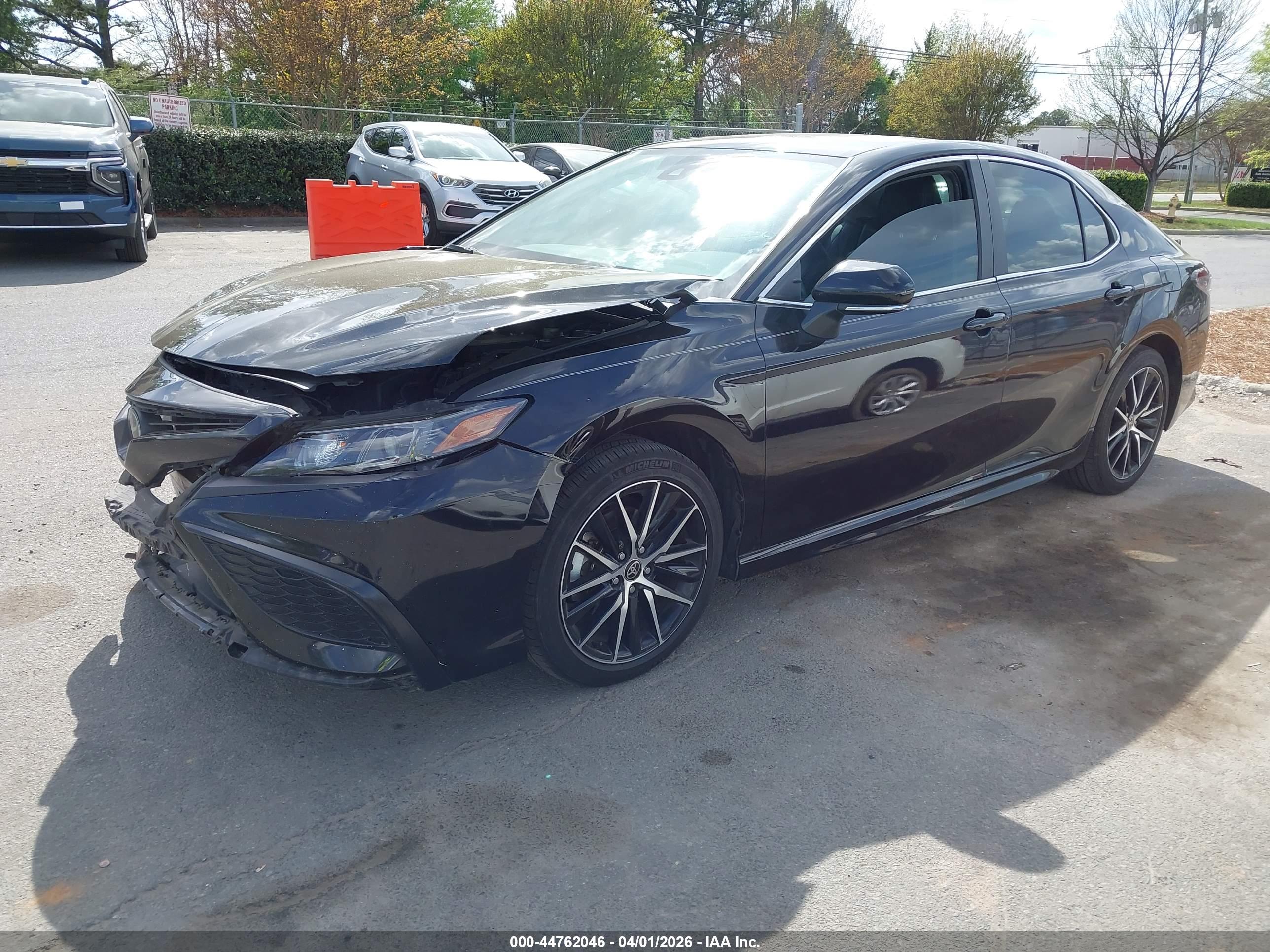 TOYOTA CAMRY image 2