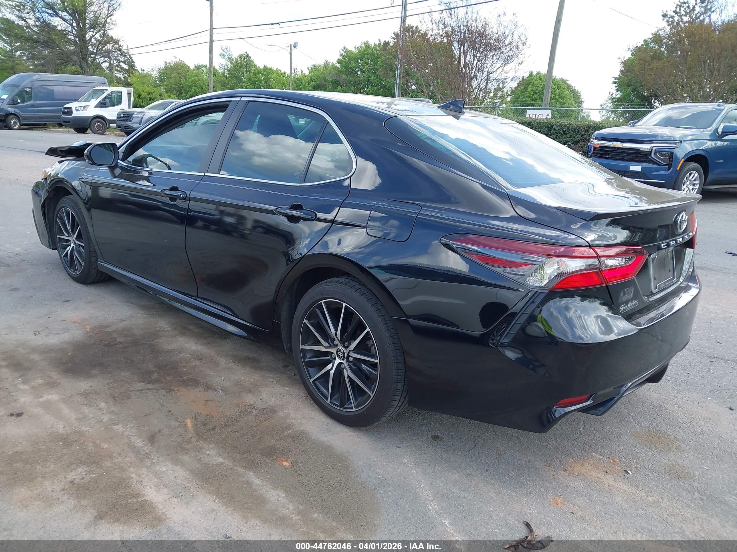 TOYOTA CAMRY image 3