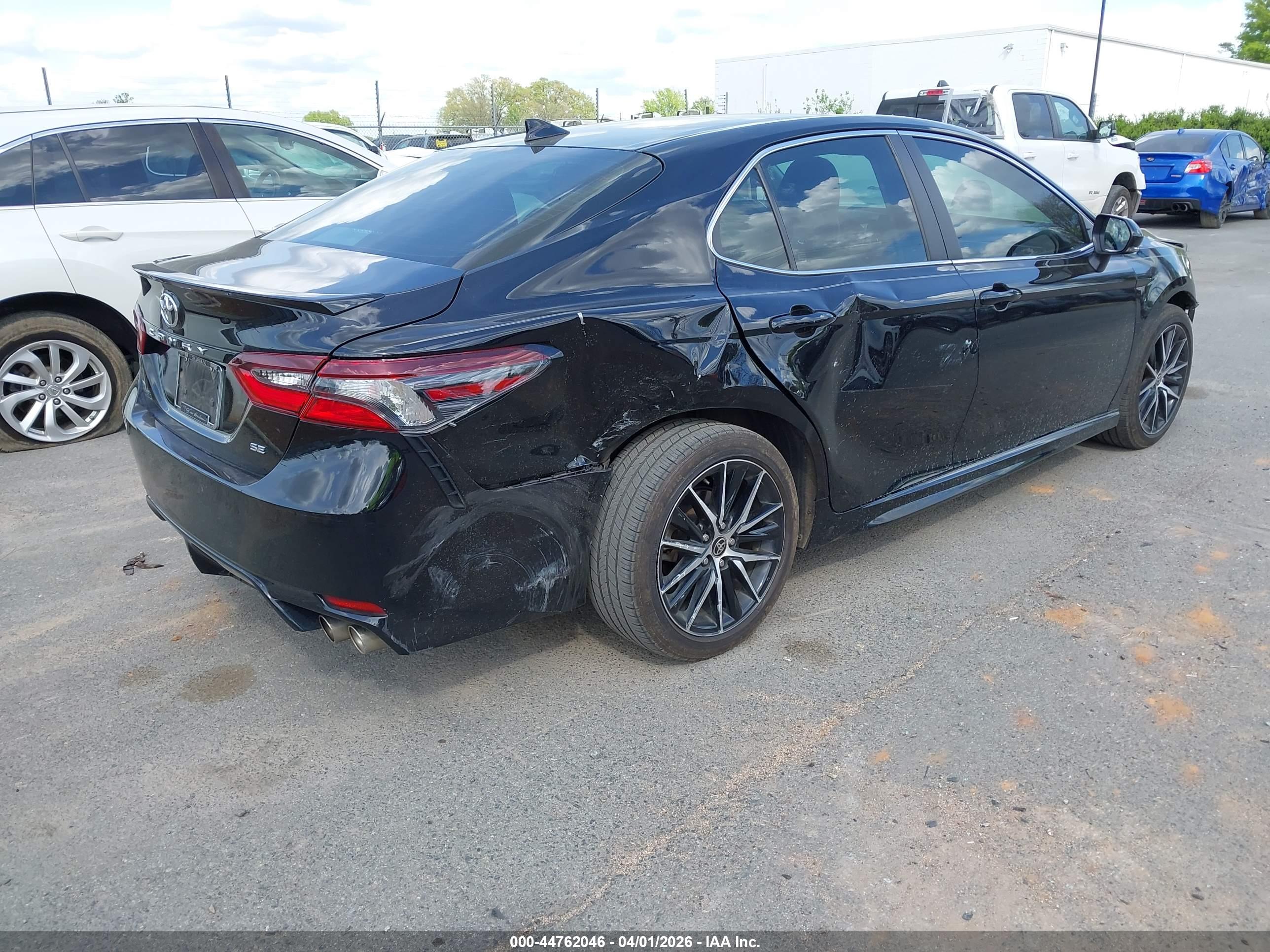 TOYOTA CAMRY image 4