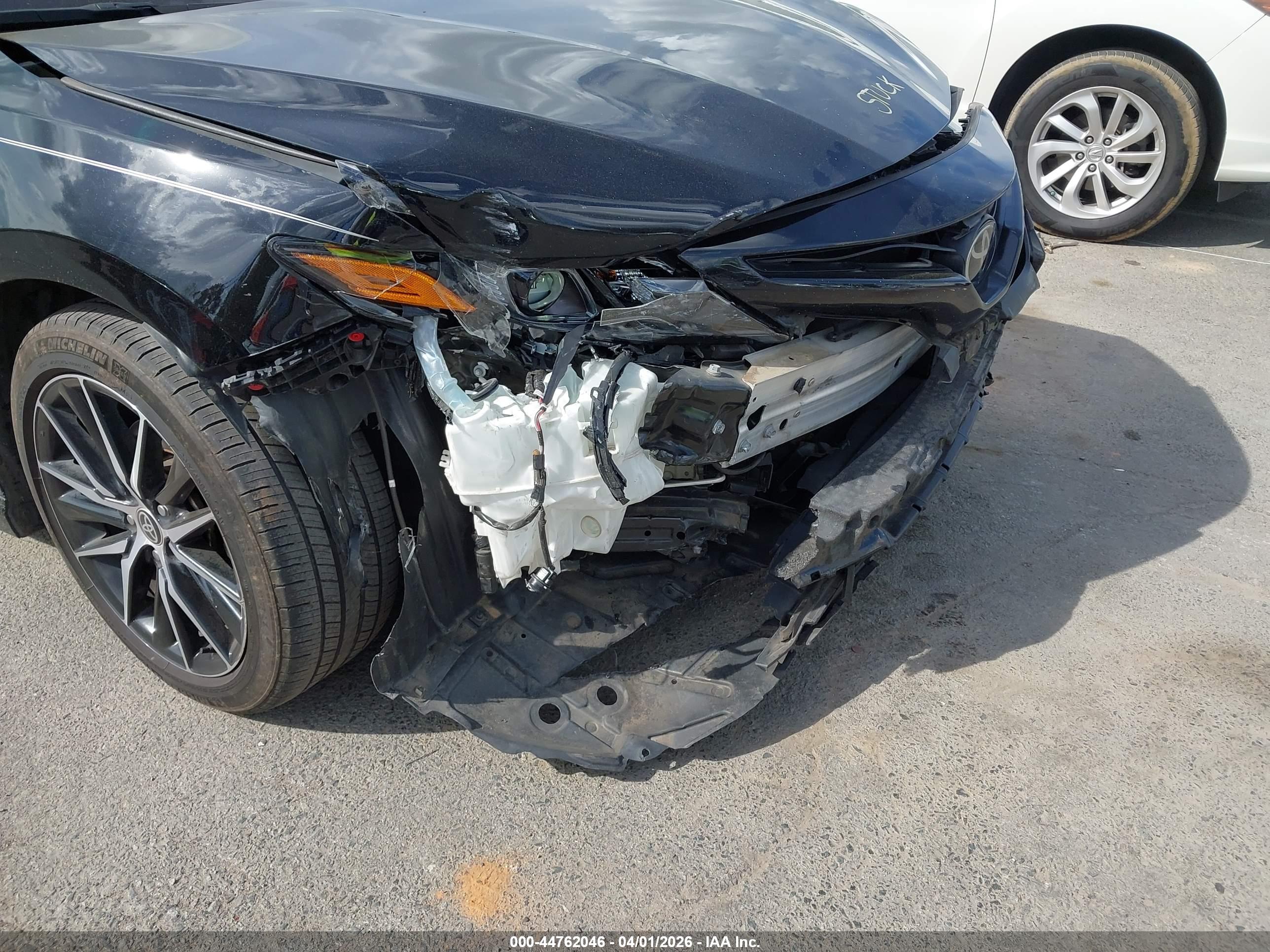 TOYOTA CAMRY image 6